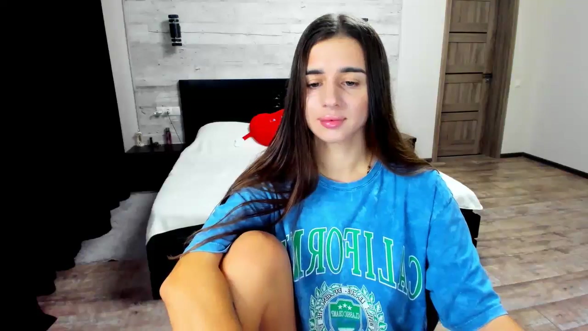 Gallery image thumbnail from lilydavra's myfreecams stream on, 07/10/2024, 18:17 image 17 of 20