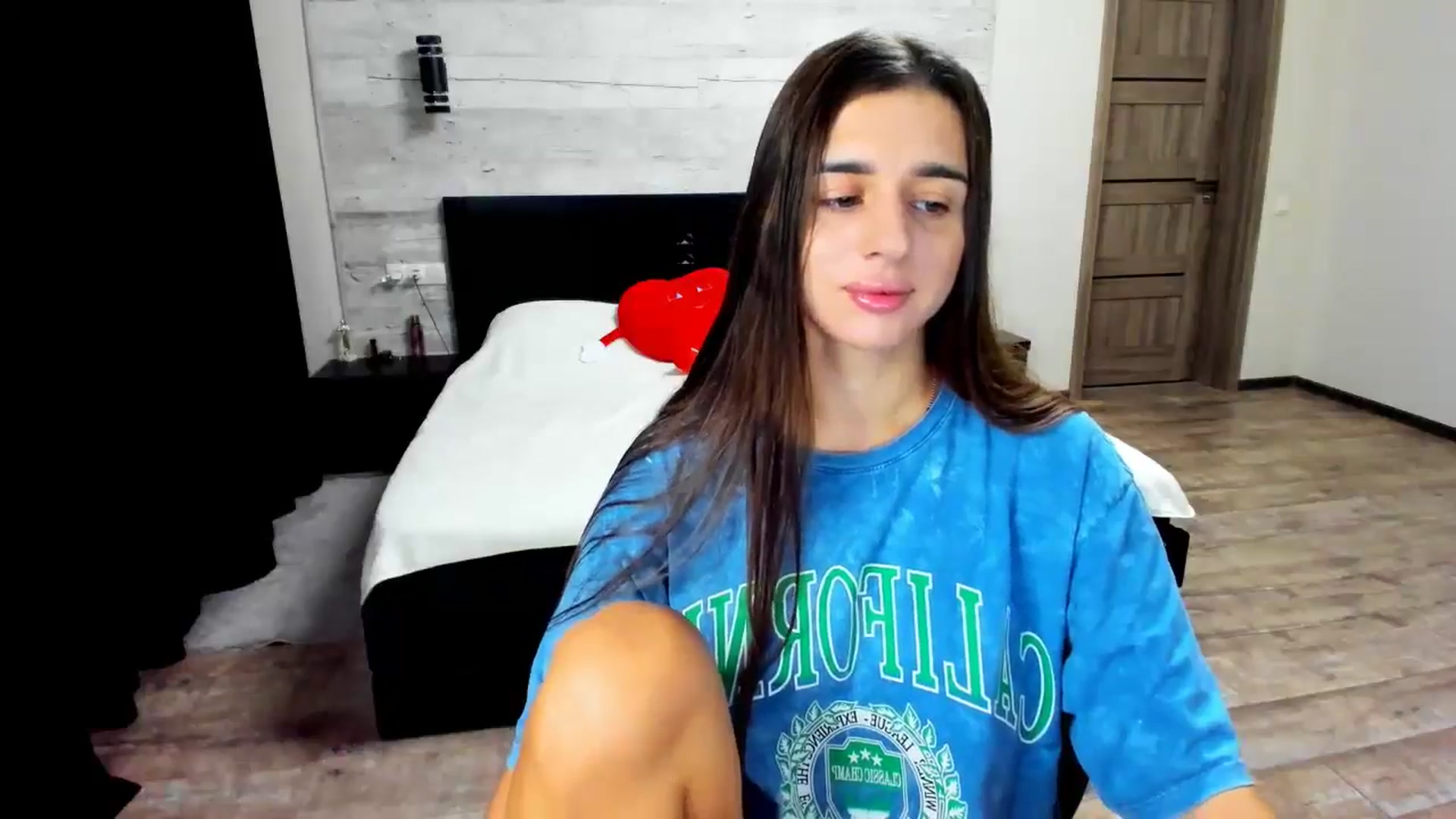 Gallery image thumbnail from lilydavra's myfreecams stream on, 07/10/2024, 18:17 image 6 of 20