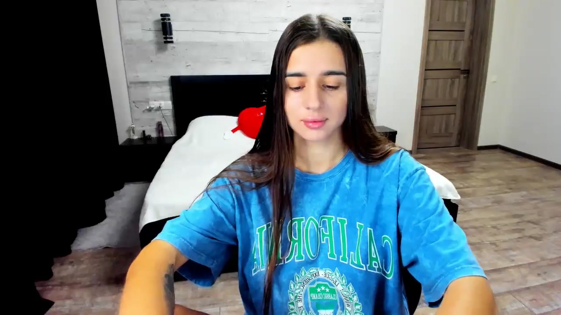 Gallery image thumbnail from lilydavra's myfreecams stream on, 07/10/2024, 18:17 image 5 of 20
