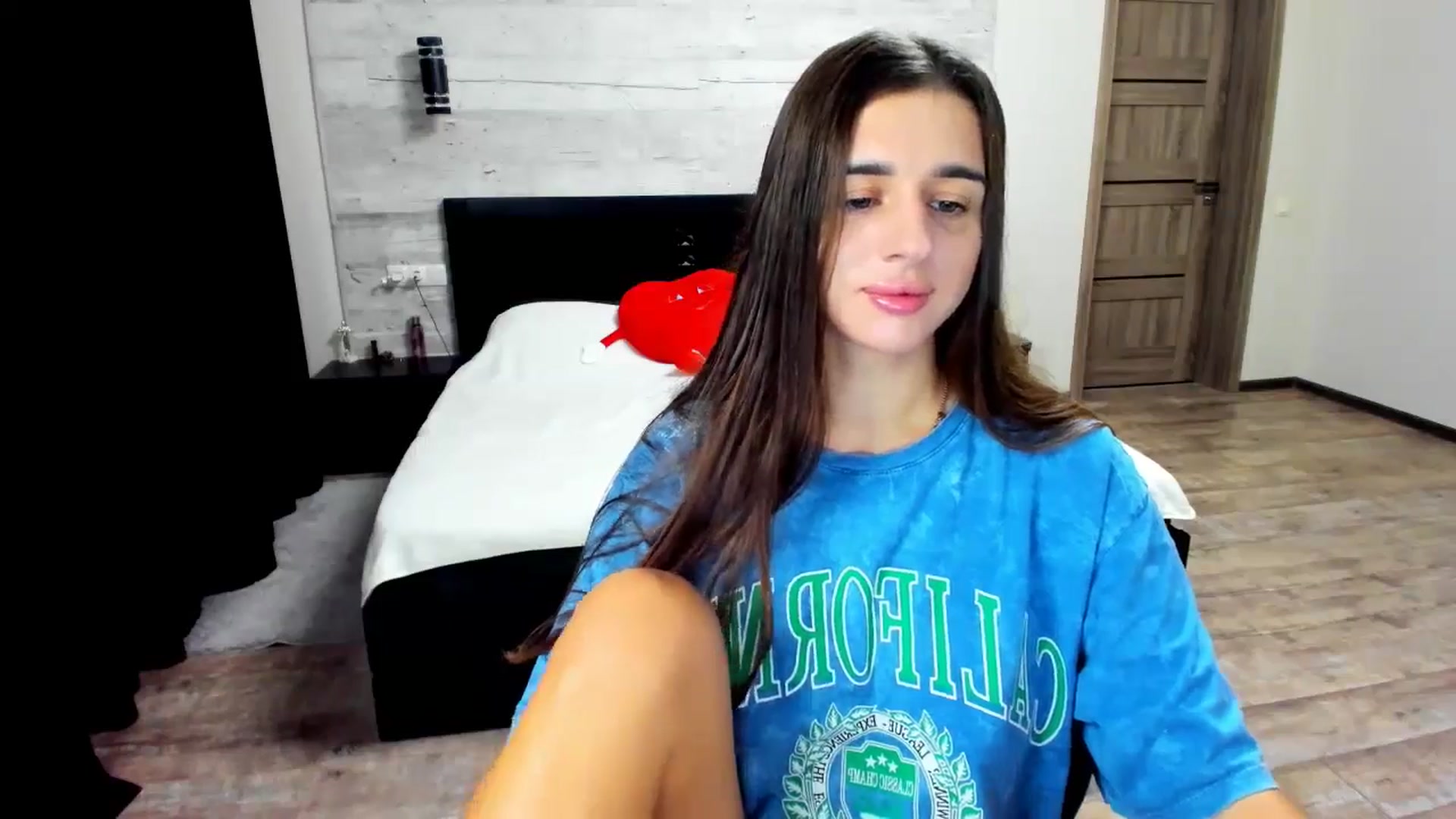 Gallery image thumbnail from lilydavra's myfreecams stream on, 07/10/2024, 18:17 image 18 of 20
