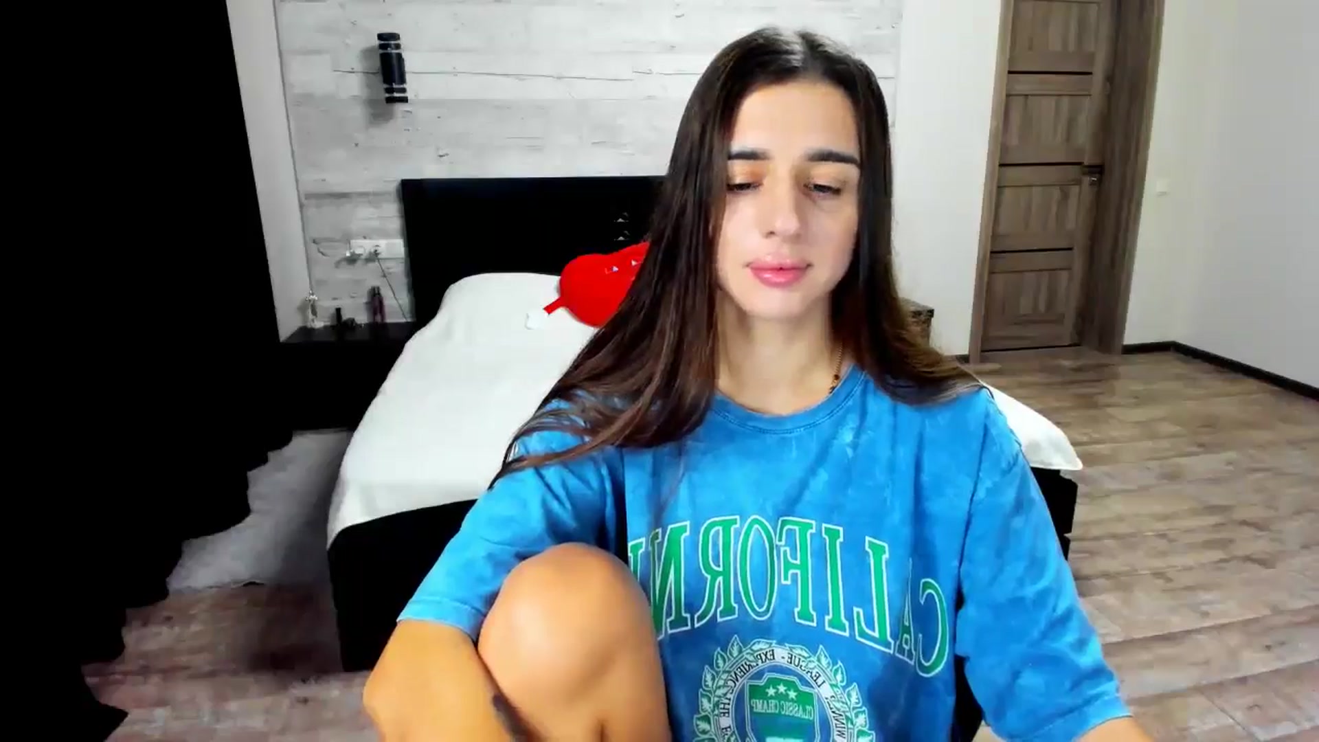 Gallery image thumbnail from lilydavra's myfreecams stream on, 07/10/2024, 18:17 image 16 of 20
