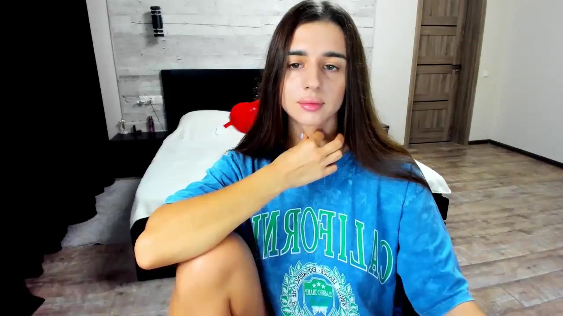 Gallery image thumbnail from lilydavra's myfreecams stream on, 07/10/2024, 19:24 image 4 of 20