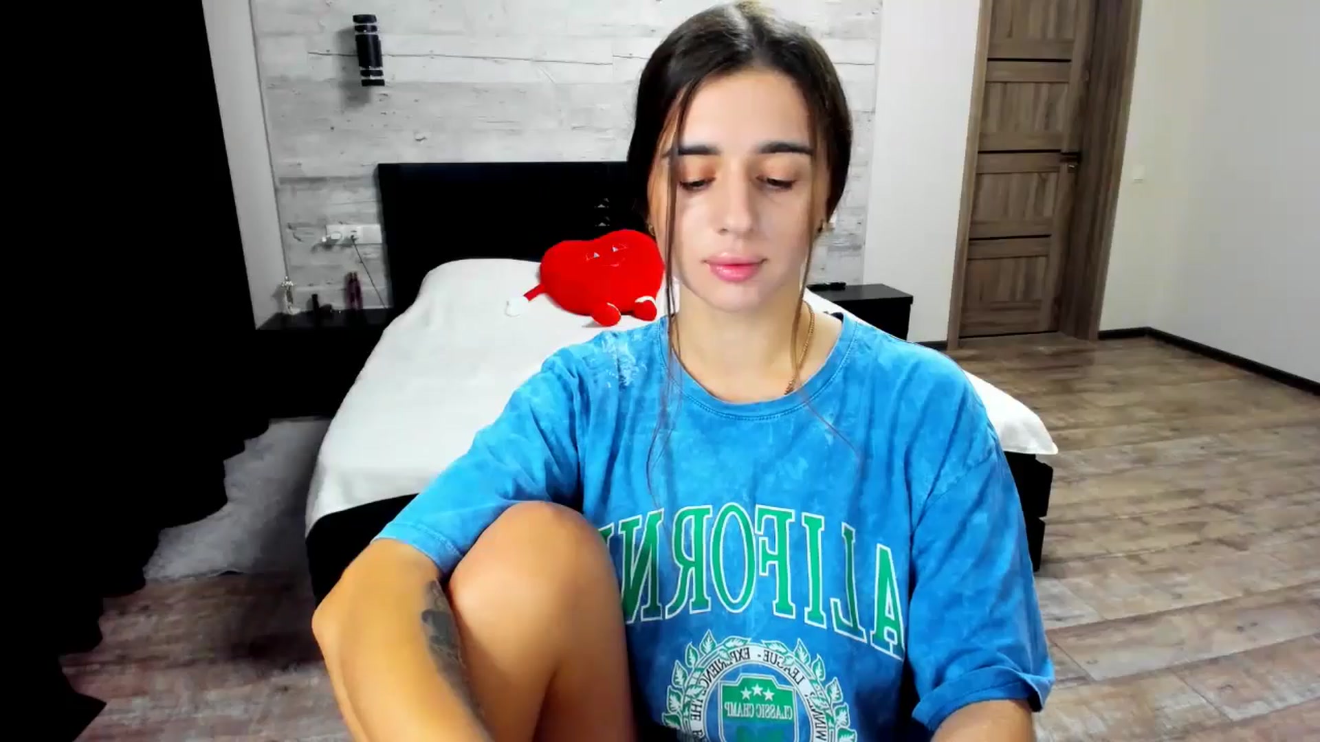 Gallery image thumbnail from lilydavra's myfreecams stream on, 07/10/2024, 19:24 image 7 of 20