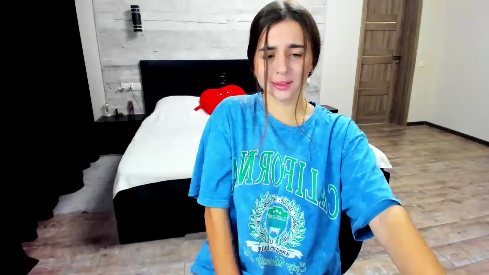Gallery image thumbnail from lilydavra's myfreecams stream on, 07/10/2024, 19:24 image 14 of 20