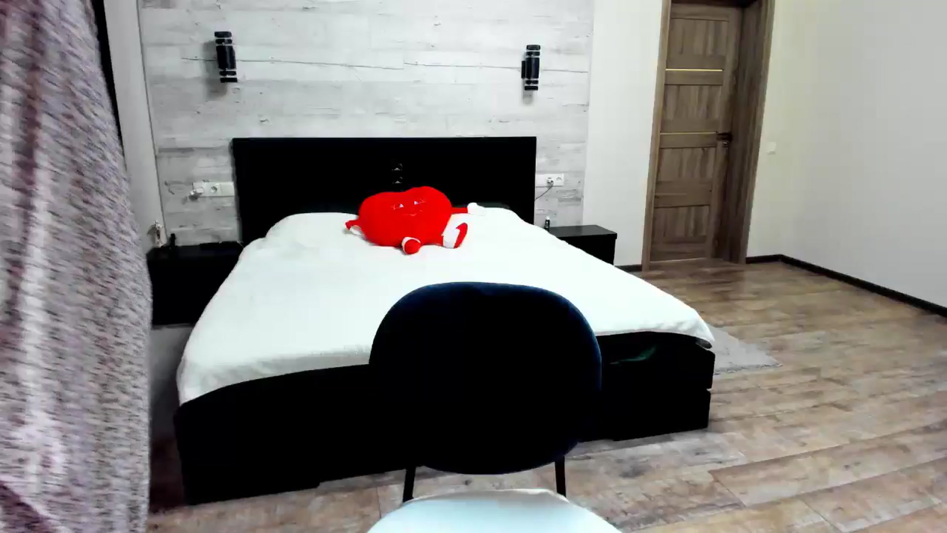Gallery image thumbnail from lilydavra's myfreecams stream on, 07/24/2024, 23:25 image 2 of 20