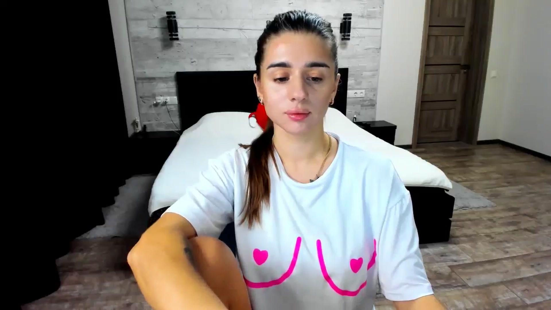 Gallery image thumbnail from lilydavra's myfreecams stream on, 07/27/2024, 20:52 image 18 of 20