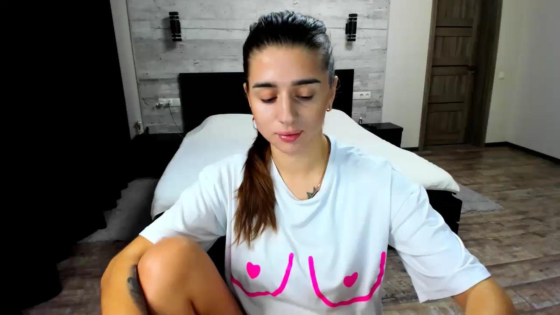 Gallery image thumbnail from lilydavra's myfreecams stream on, 07/27/2024, 20:52 image 4 of 20