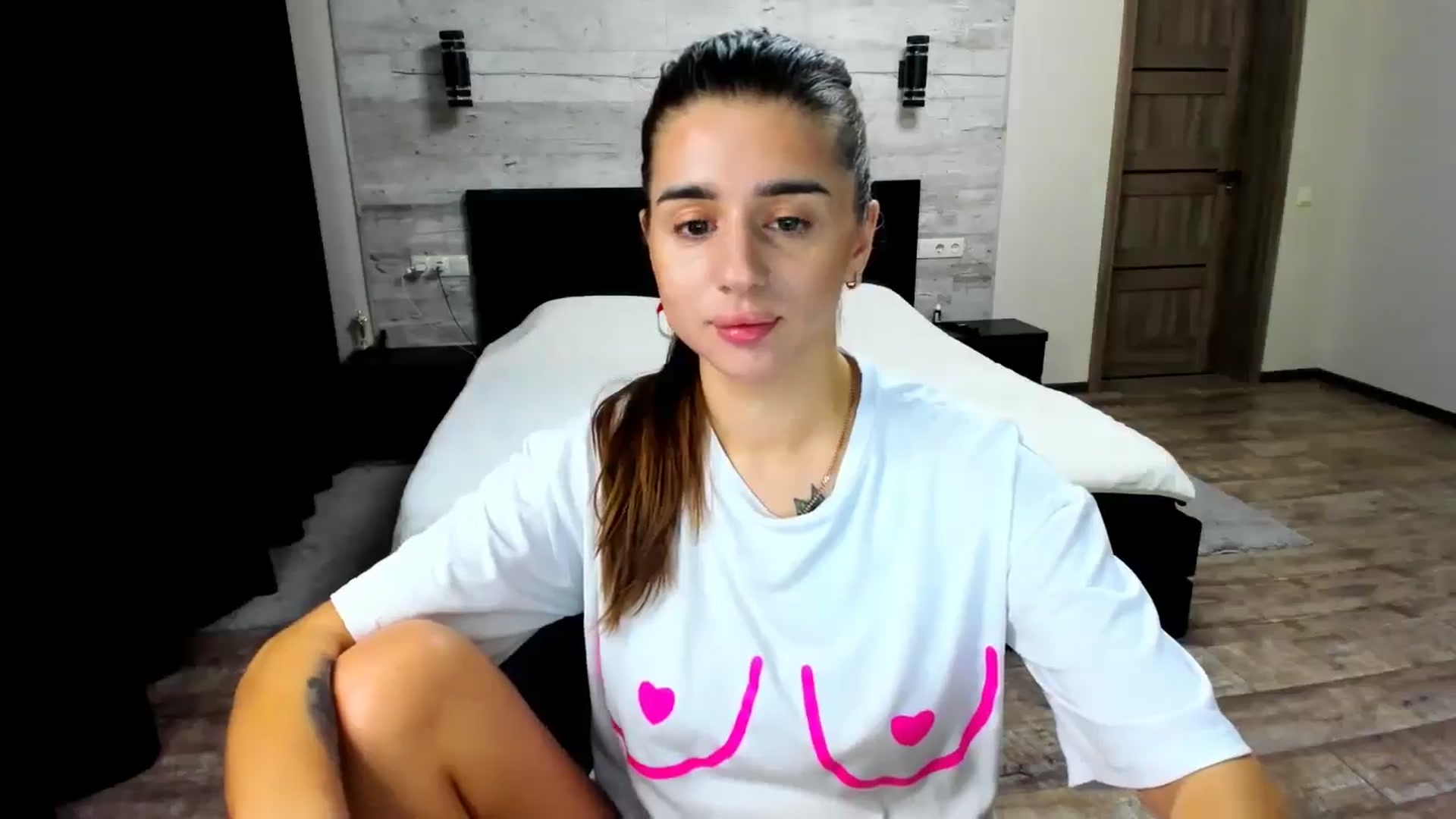 Gallery image thumbnail from lilydavra's myfreecams stream on, 07/27/2024, 20:52 image 8 of 20