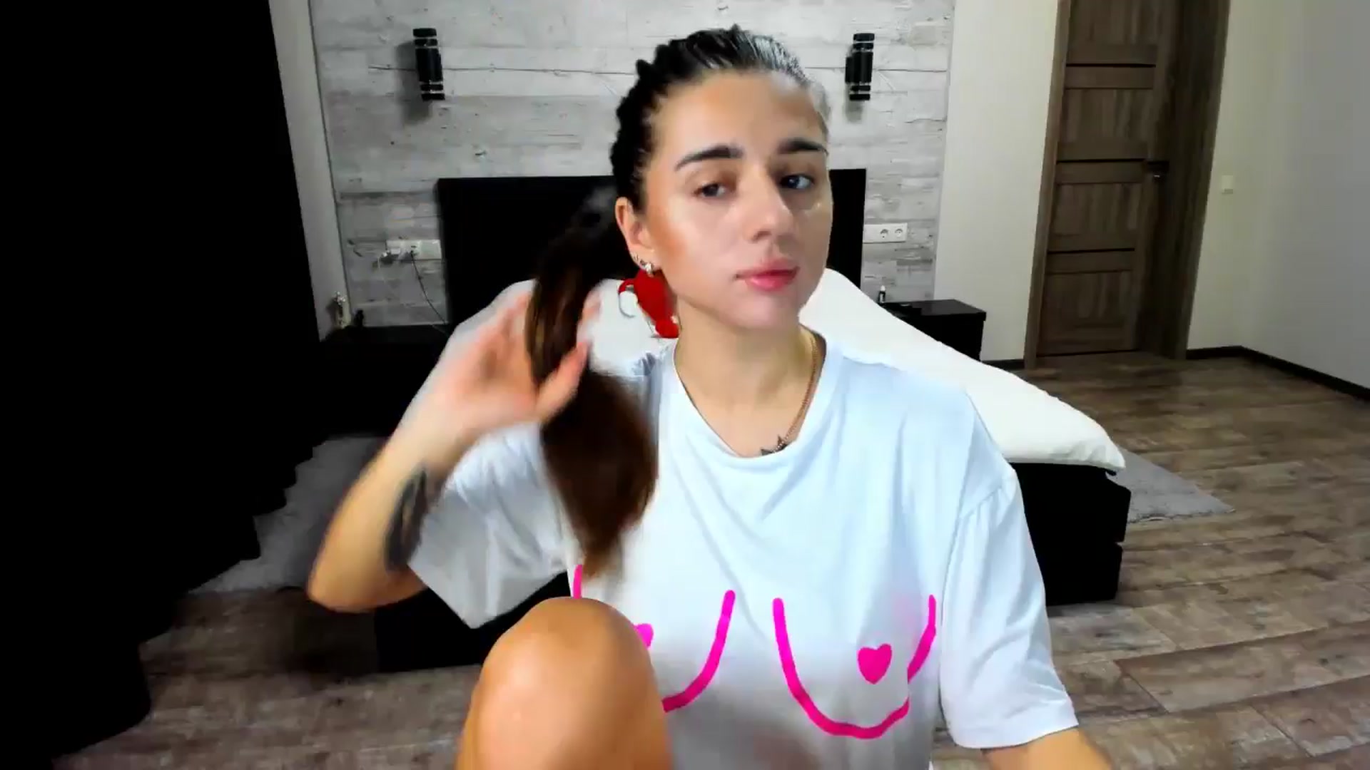 Gallery image thumbnail from lilydavra's myfreecams stream on, 07/27/2024, 20:52 image 17 of 20