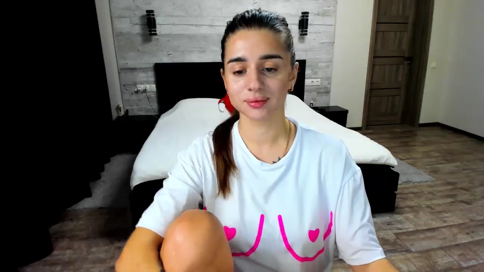 Gallery image thumbnail from lilydavra's myfreecams stream on, 07/27/2024, 20:52 image 19 of 20