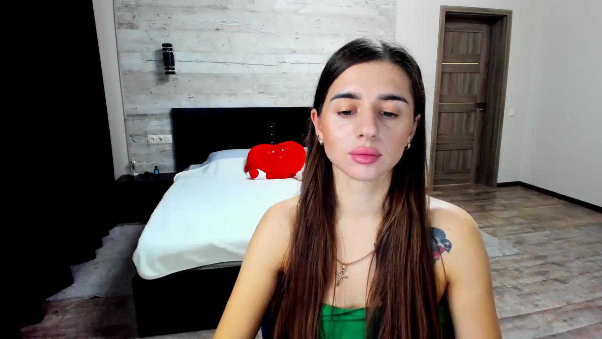 Gallery image thumbnail from lilydavra's myfreecams stream on, 08/05/2024, 22:47 image 10 of 20