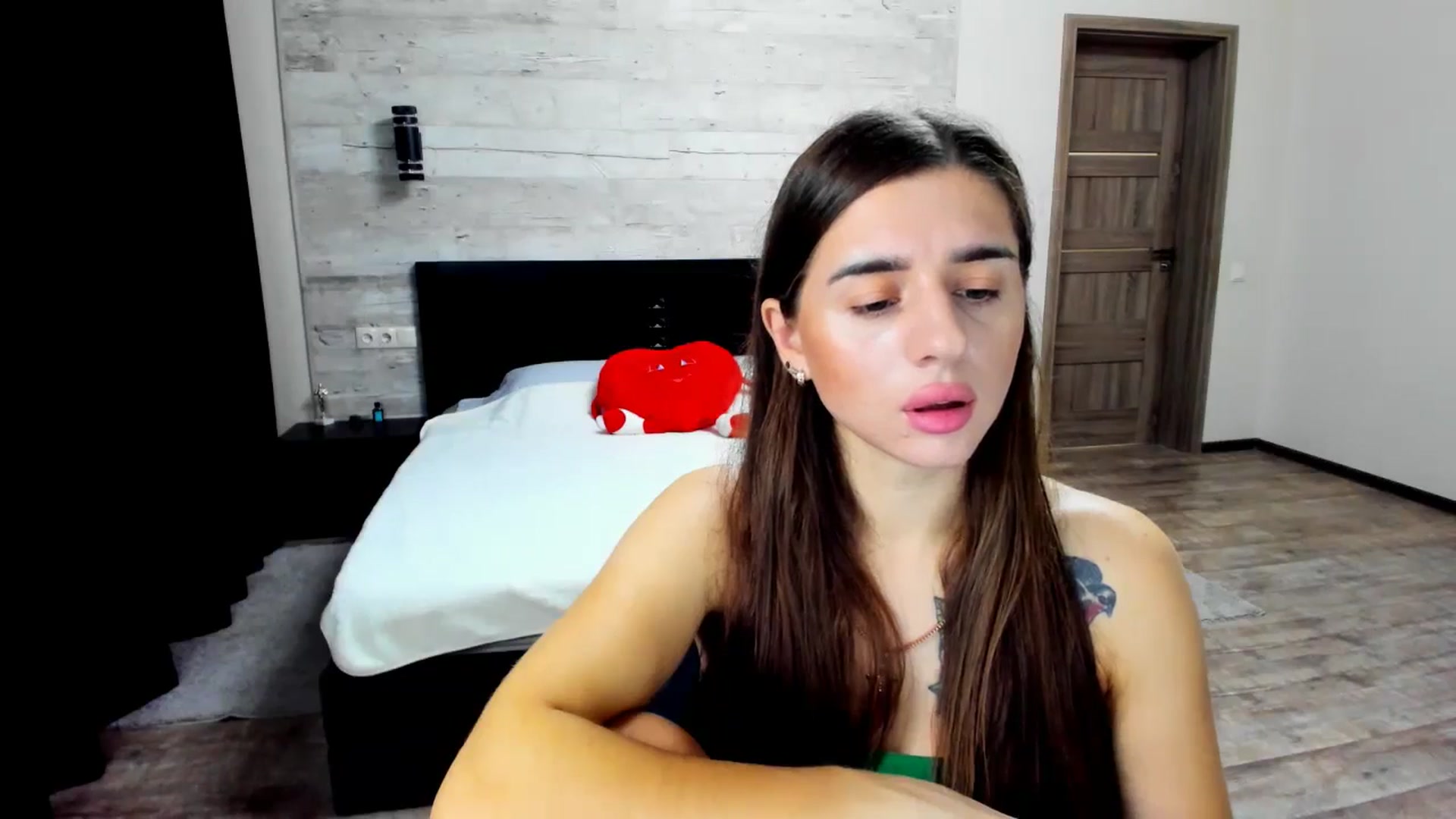 Gallery image thumbnail from lilydavra's myfreecams stream on, 08/05/2024, 22:47 image 16 of 20