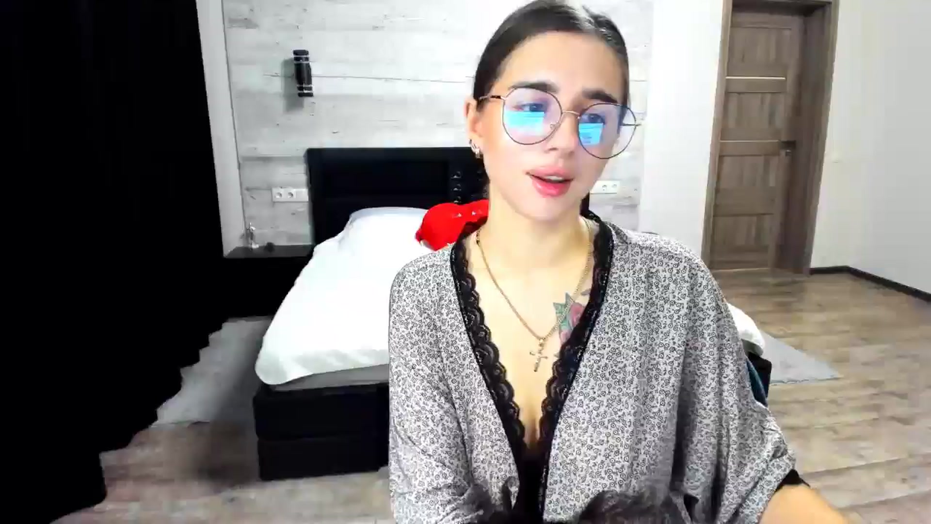 Gallery image thumbnail from lilydavra's myfreecams stream on, 08/09/2024, 21:09 image 9 of 20