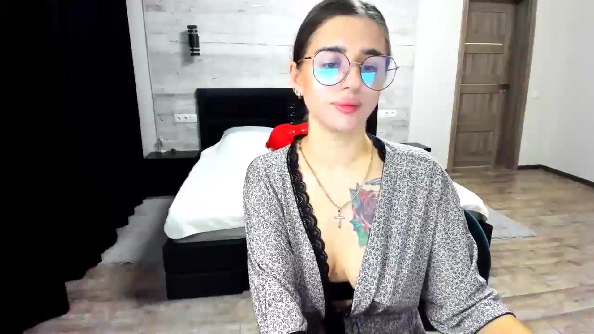 Gallery image thumbnail from lilydavra's myfreecams stream on, 08/09/2024, 21:09 image 15 of 20