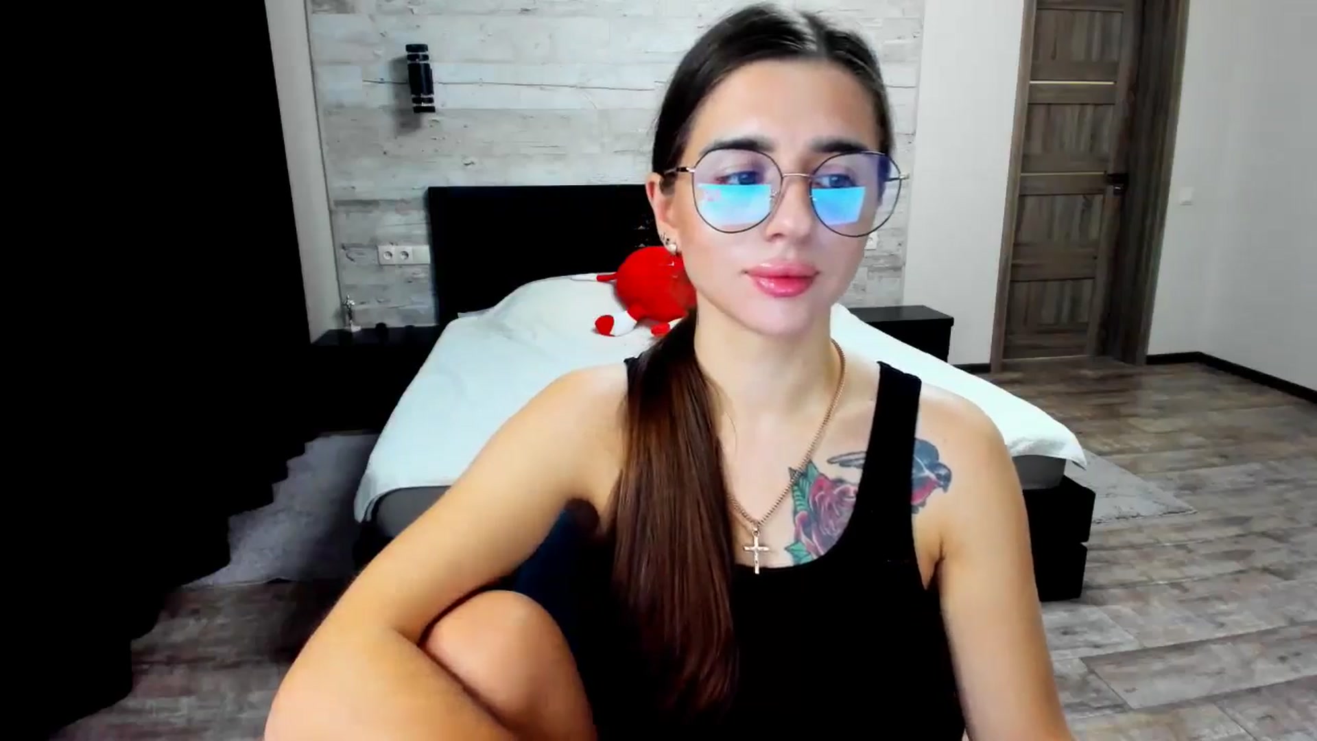 Gallery image thumbnail from lilydavra's myfreecams stream on, 08/11/2024, 19:30 image 16 of 20
