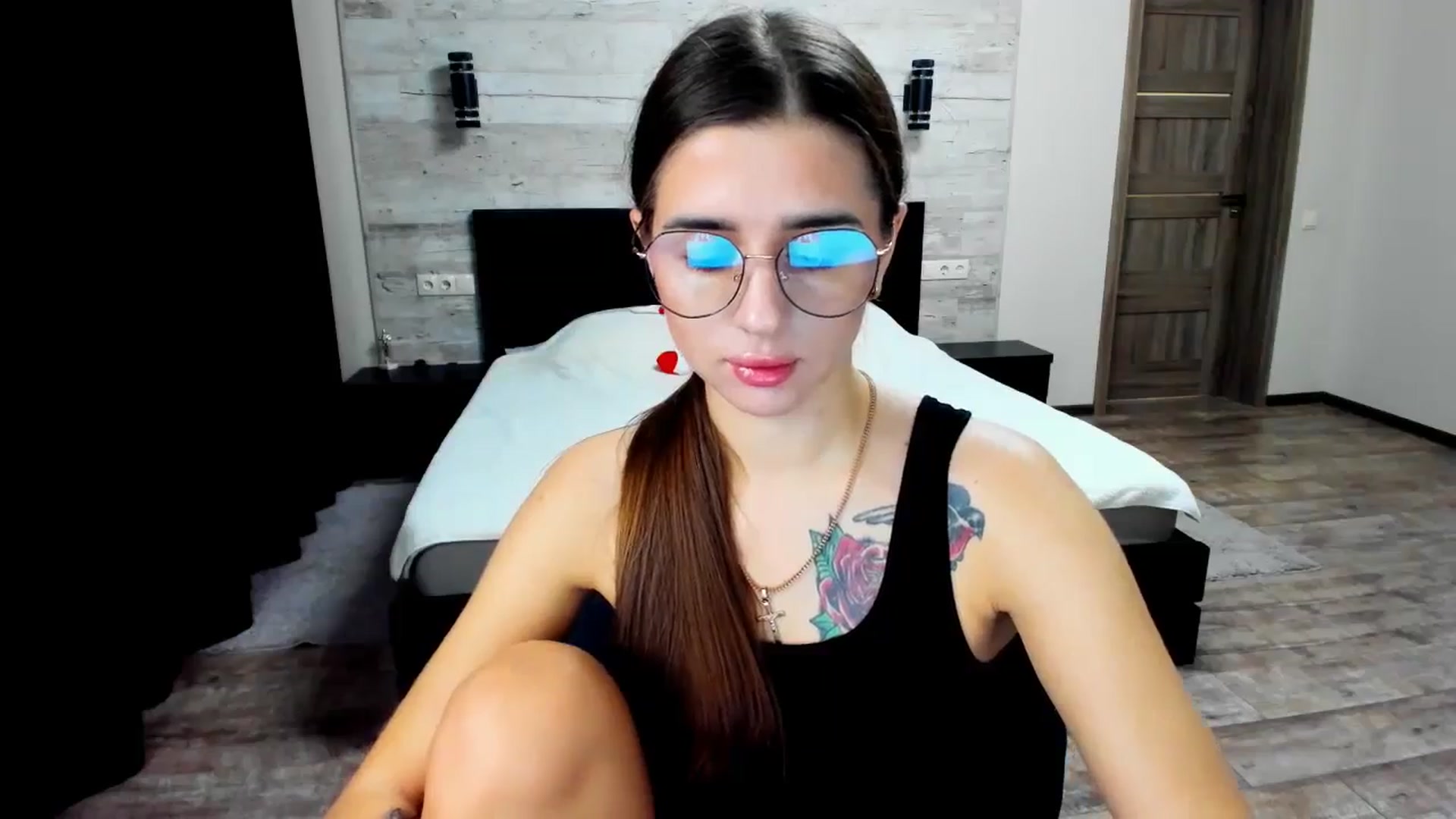 Gallery image thumbnail from lilydavra's myfreecams stream on, 08/11/2024, 19:30 image 4 of 20