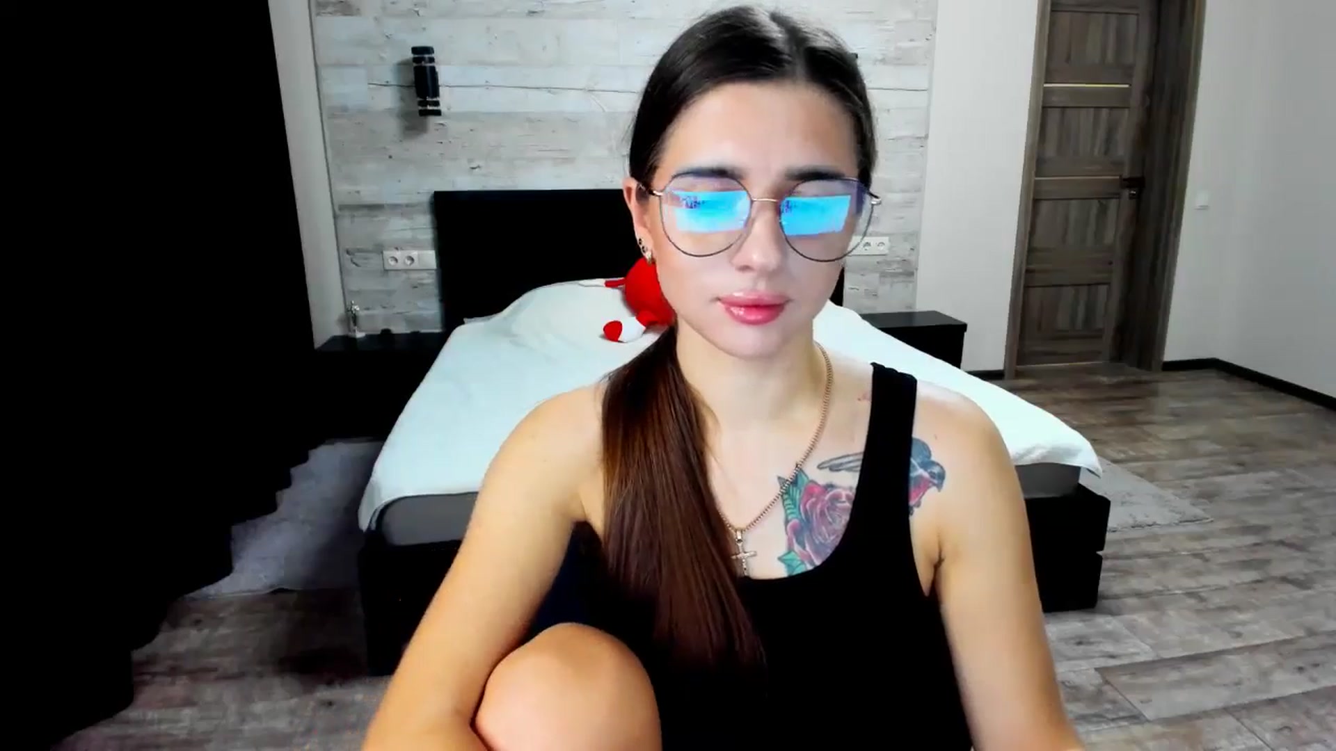 Gallery image thumbnail from lilydavra's myfreecams stream on, 08/11/2024, 19:30 image 6 of 20