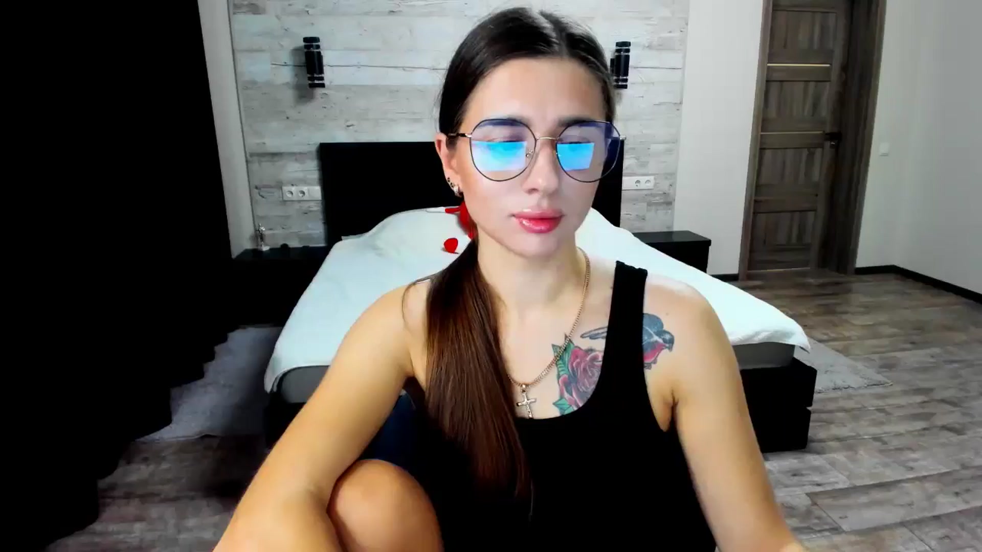 Gallery image thumbnail from lilydavra's myfreecams stream on, 08/11/2024, 19:30 image 1 of 20