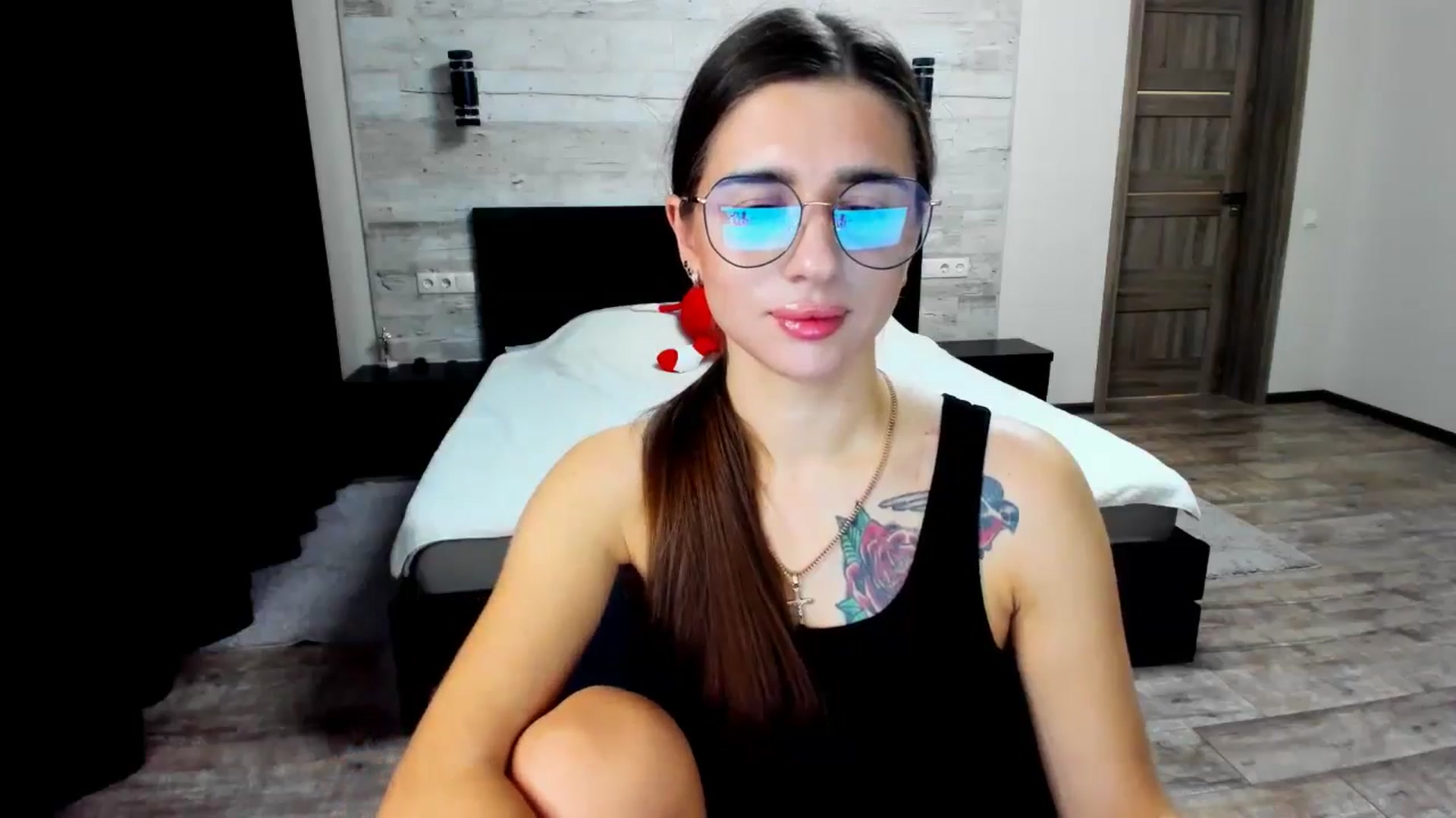 Gallery image thumbnail from lilydavra's myfreecams stream on, 08/11/2024, 19:30 image 7 of 20
