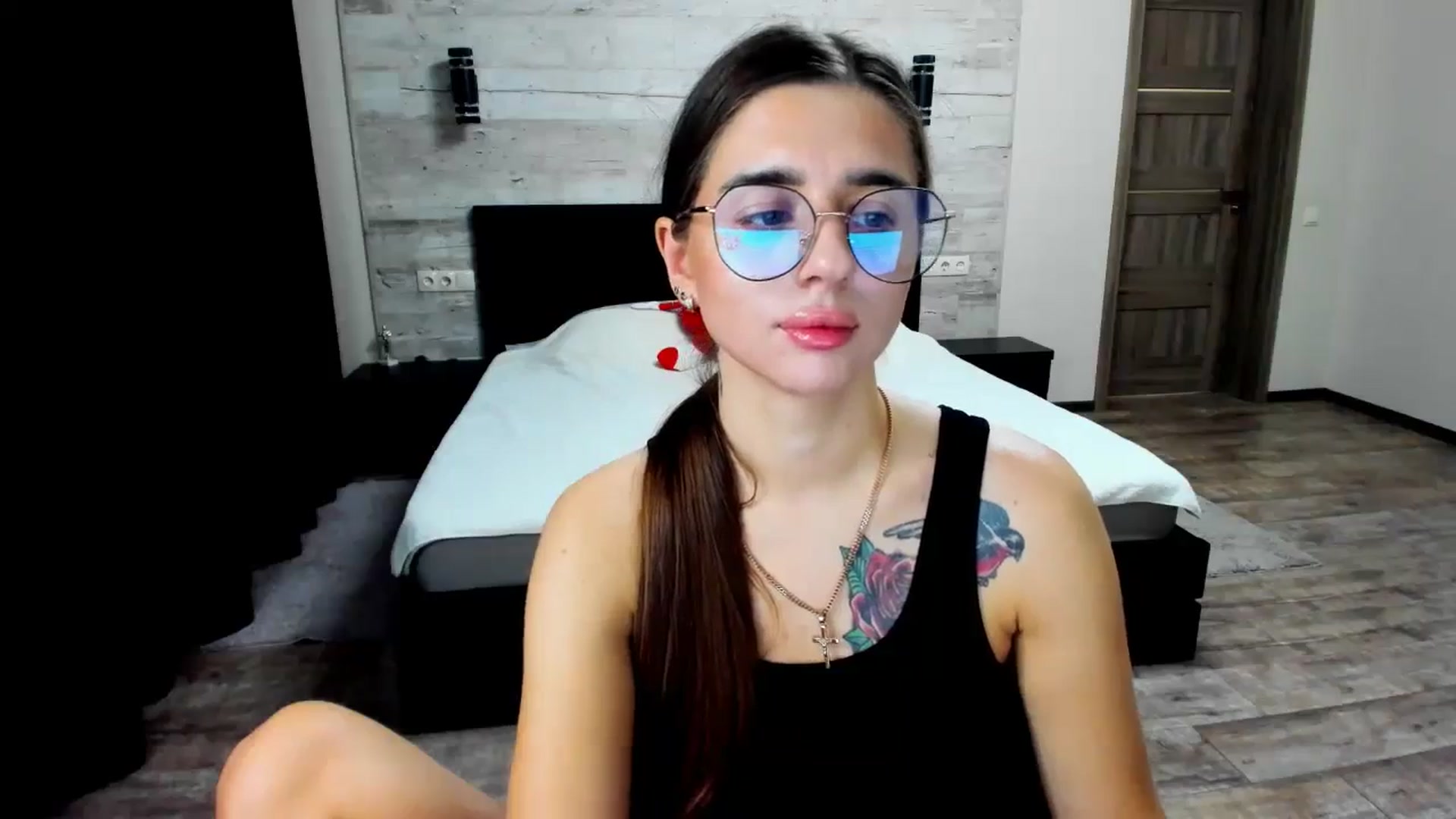 Gallery image thumbnail from lilydavra's myfreecams stream on, 08/11/2024, 19:30 image 20 of 20