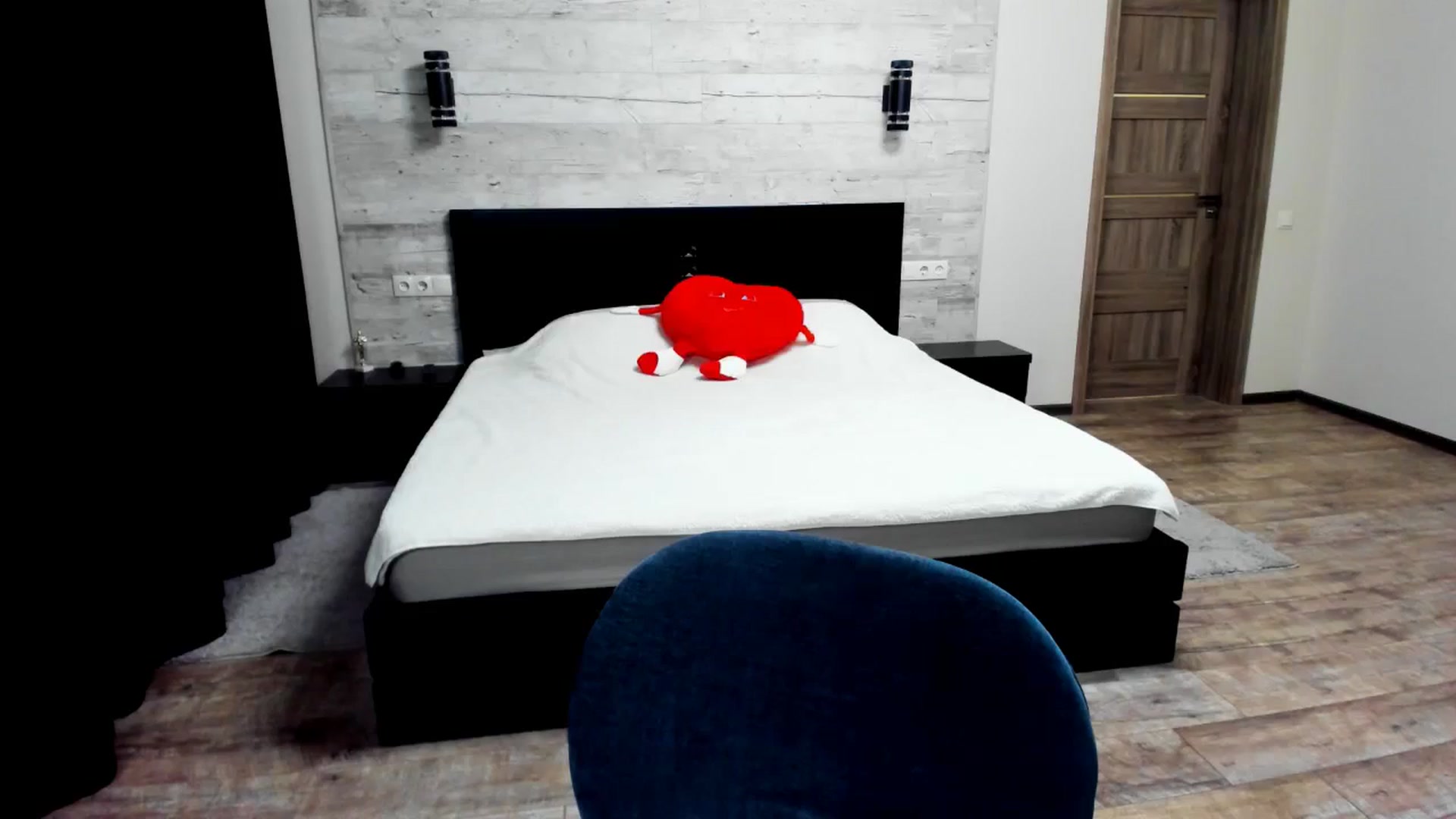 Gallery image thumbnail from lilydavra's myfreecams stream on, 08/11/2024, 20:45 image 2 of 20