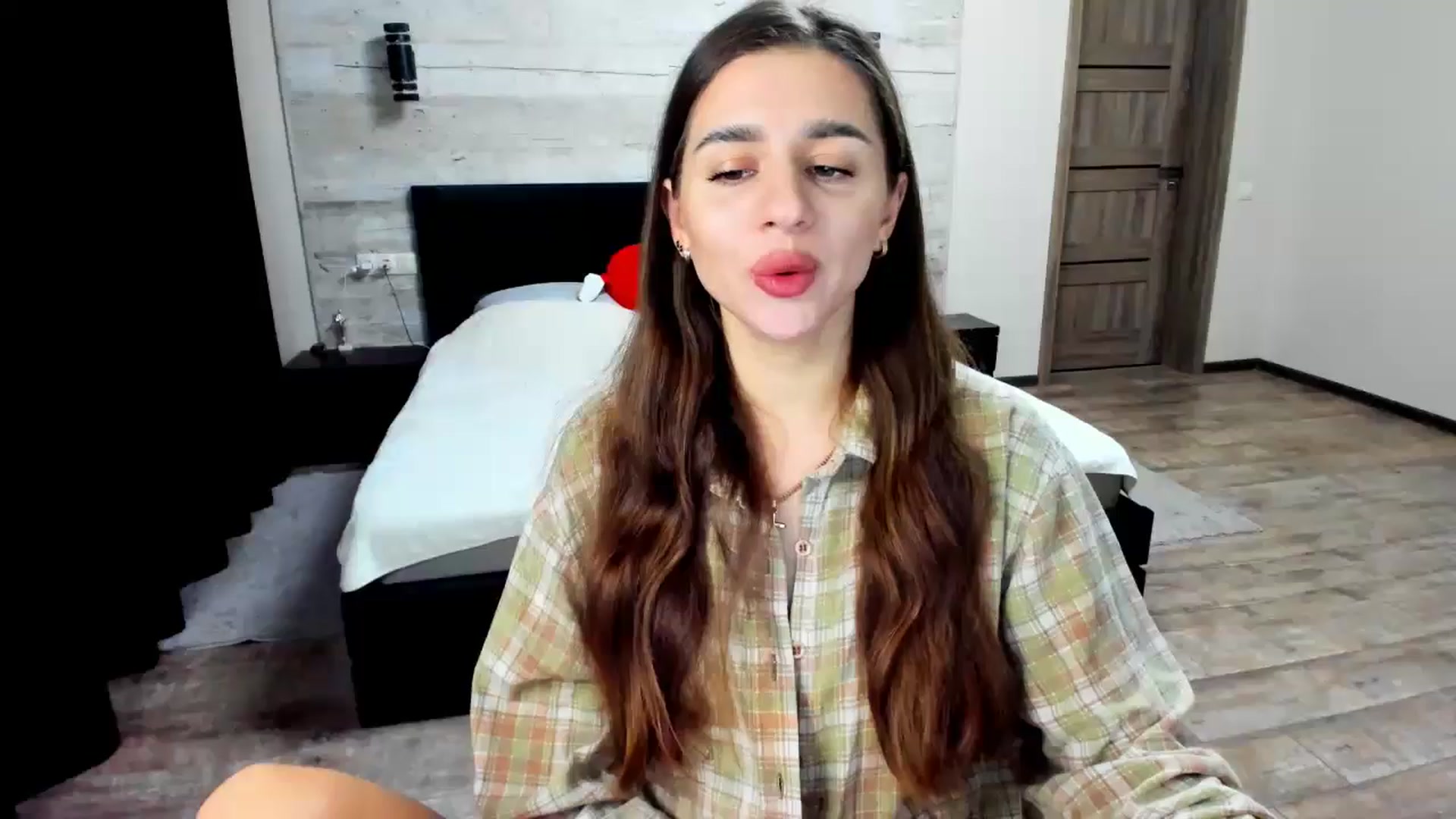Gallery image thumbnail from lilydavra's myfreecams stream on, 09/08/2024, 21:03 image 14 of 20