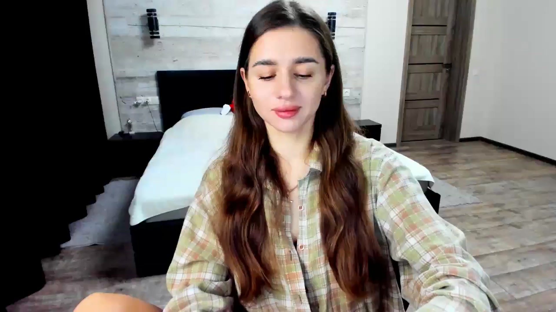 Gallery image thumbnail from lilydavra's myfreecams stream on, 09/08/2024, 21:03 image 17 of 20