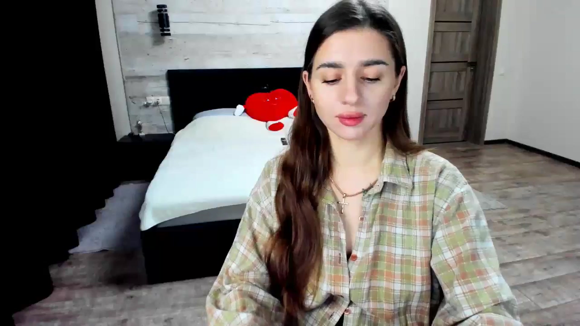 Gallery image thumbnail from lilydavra's myfreecams stream on, 09/08/2024, 22:12 image 16 of 20