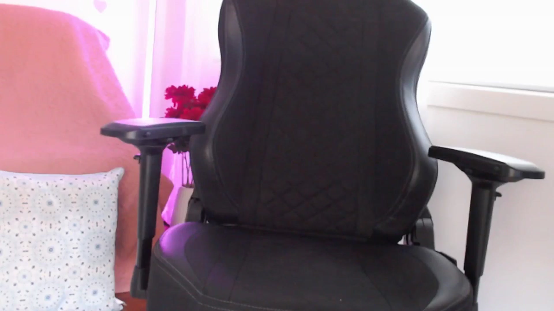 Gallery image thumbnail from lilynovak's myfreecams stream on, 09/04/2025, 09:07 image 3 of 20