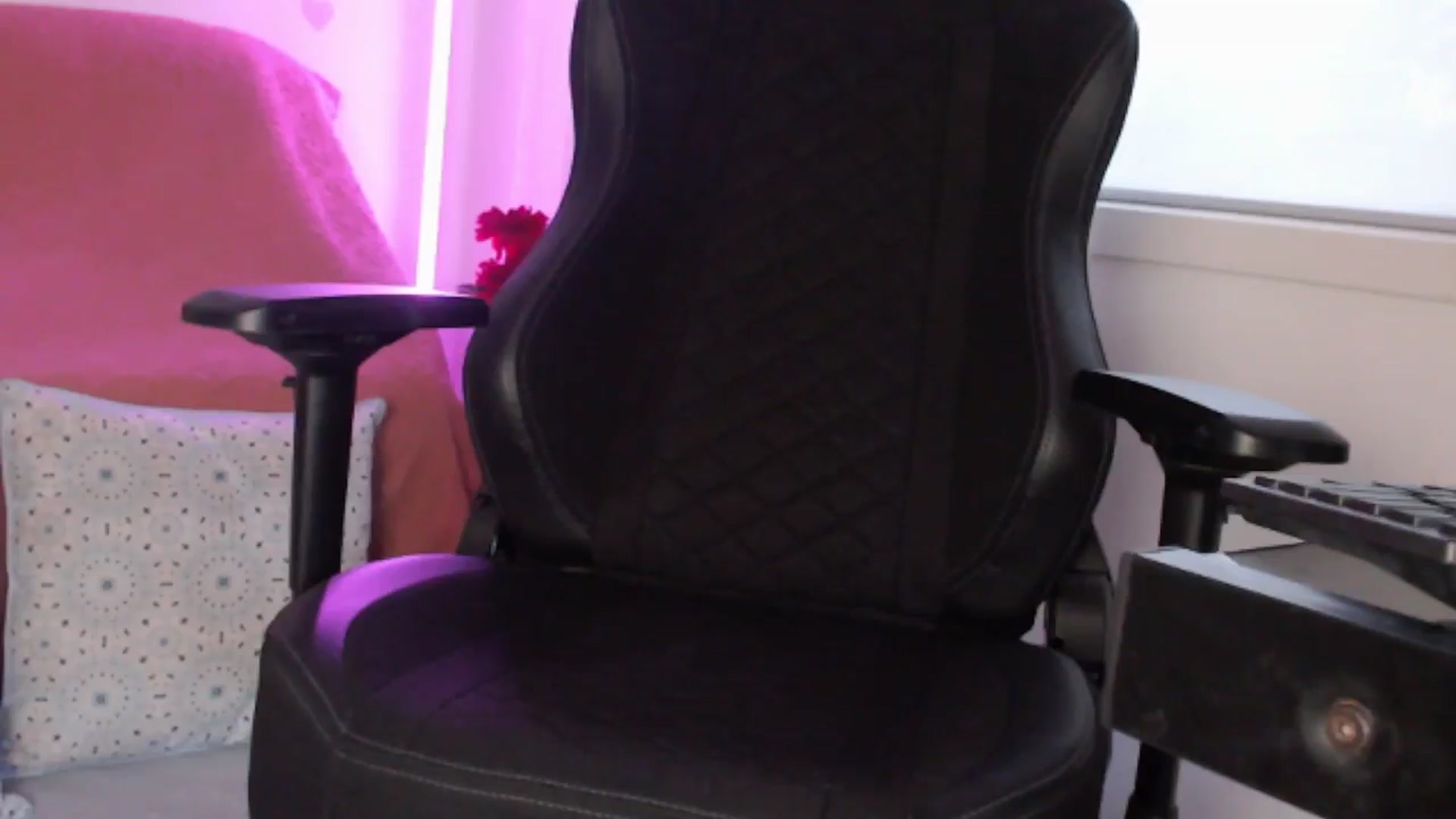 Gallery image thumbnail from lilynovak's myfreecams stream on, 09/04/2025, 09:07 image 9 of 20