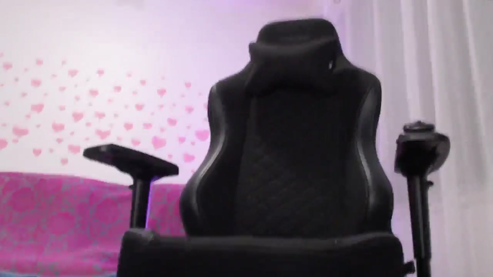 Gallery image thumbnail from lilynovak's myfreecams stream on, 12/25/2025, 10:48 image 3 of 20