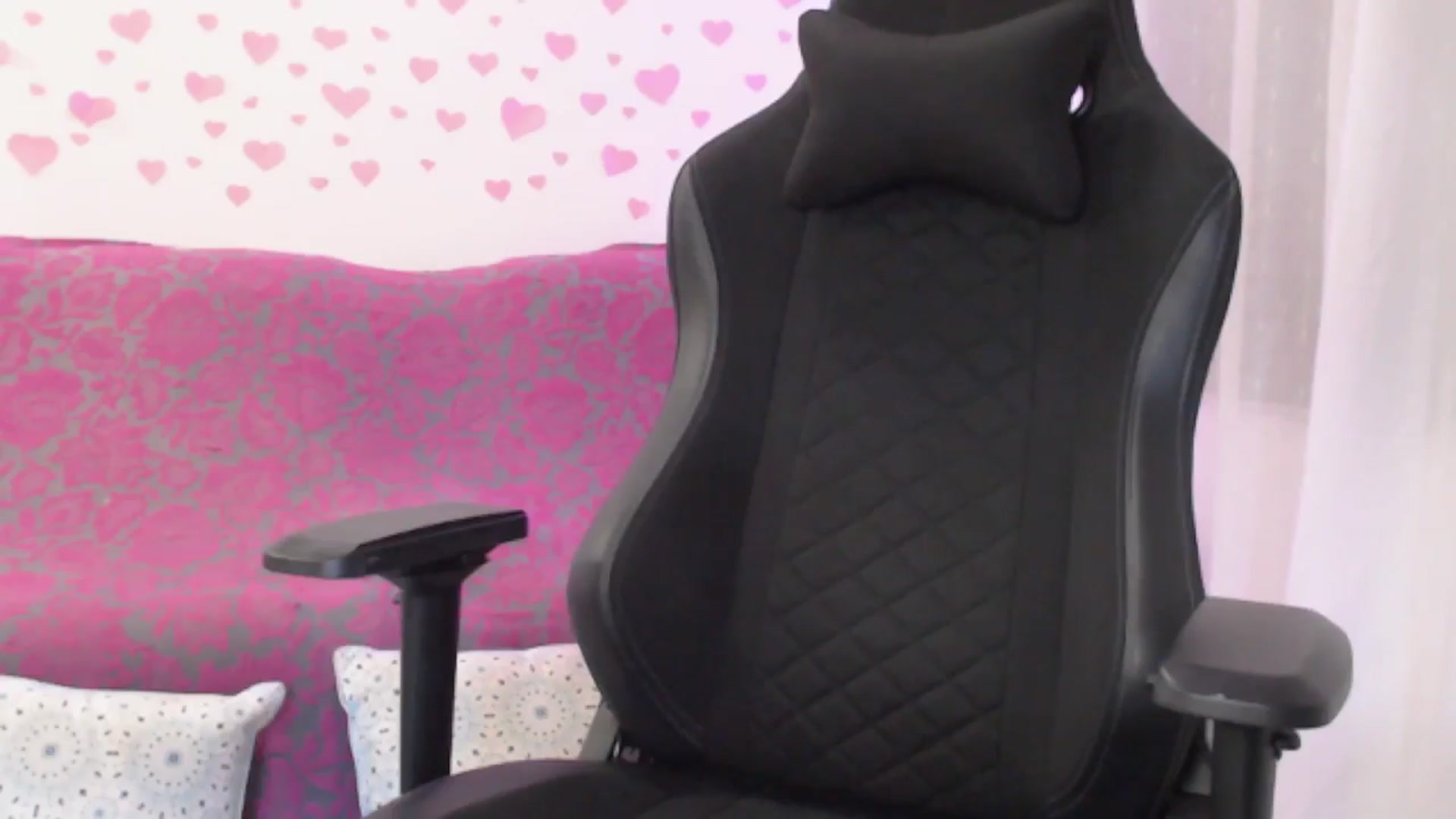 Gallery image thumbnail from lilynovak's myfreecams stream on, 04/01/2026, 23:15 image 14 of 20