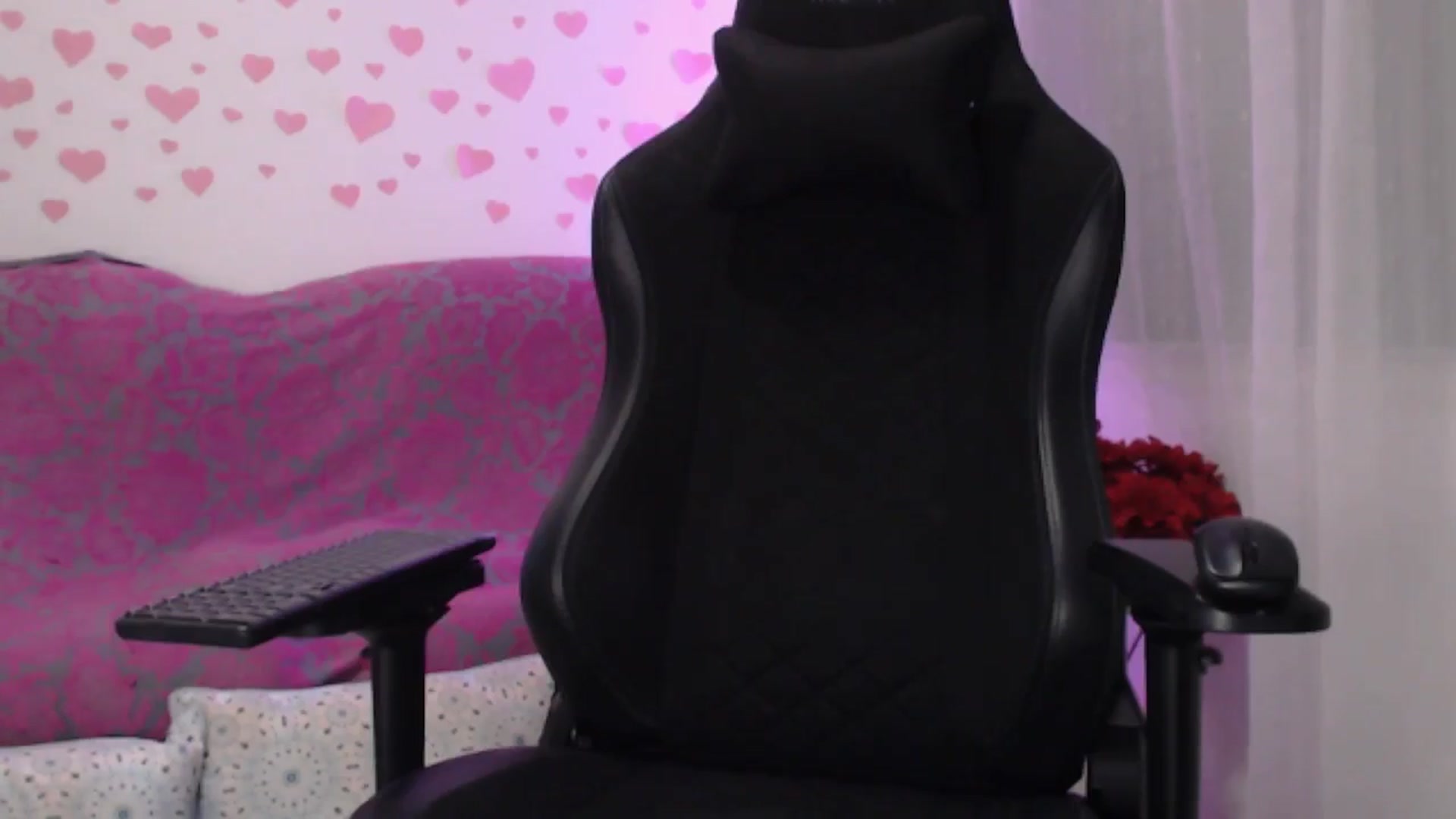 Gallery image thumbnail from lilynovak's myfreecams stream on, 04/19/2026, 01:47 image 12 of 20