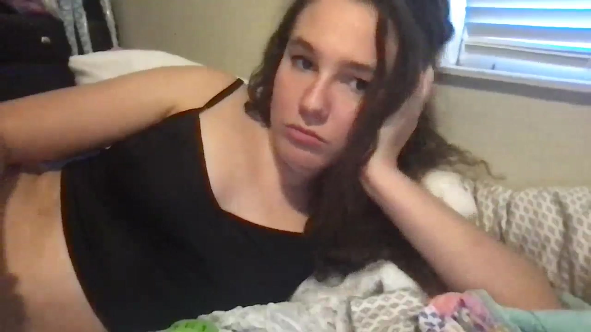 Gallery image thumbnail from lilyypop's myfreecams stream on, 04/10/2024, 01:05 image 18 of 20