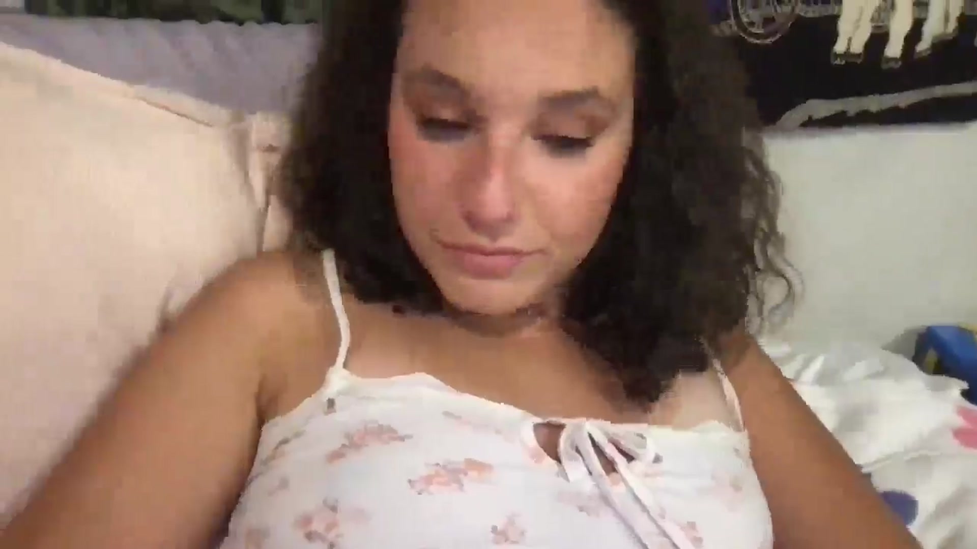 Gallery image thumbnail from lilyypop's myfreecams stream on, 07/21/2025, 10:51 image 15 of 20