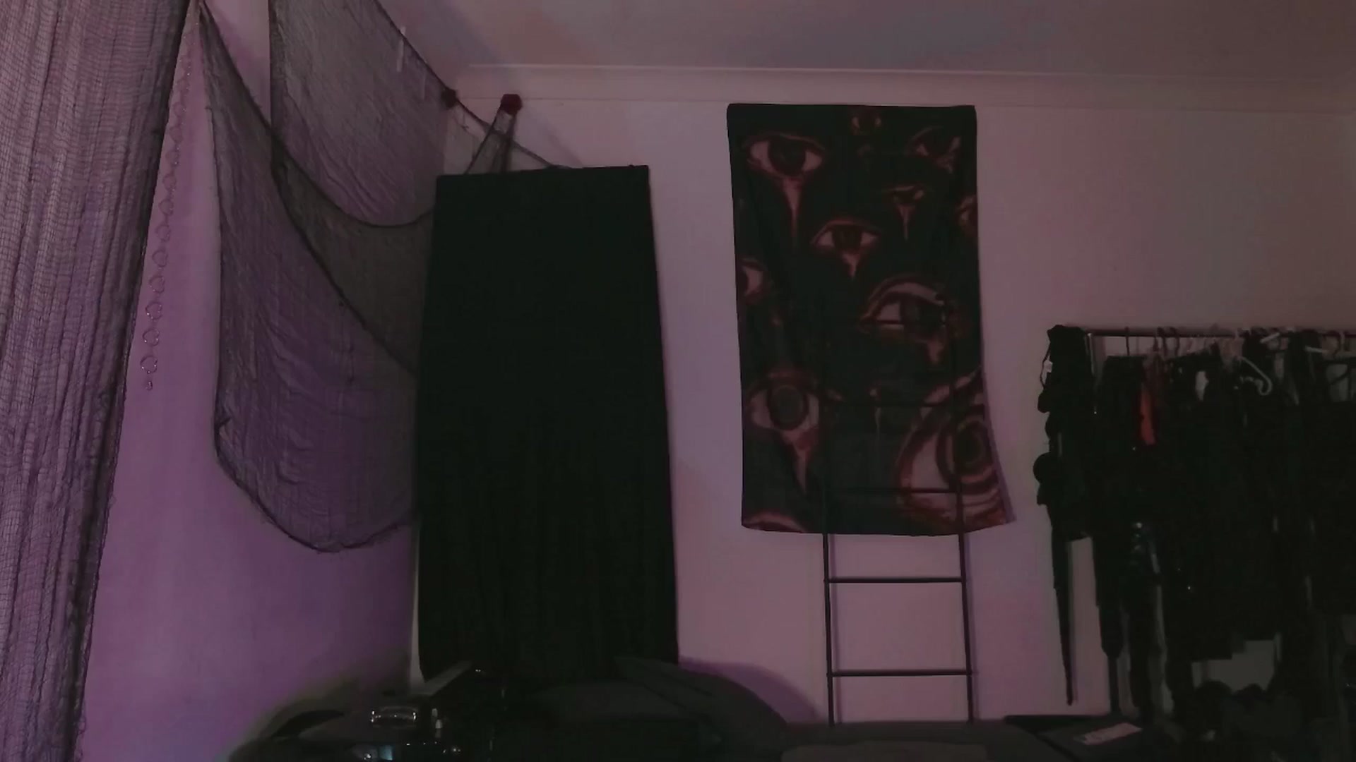 Gallery image thumbnail from limbs4's myfreecams stream on, 06/17/2024, 06:29 image 10 of 20