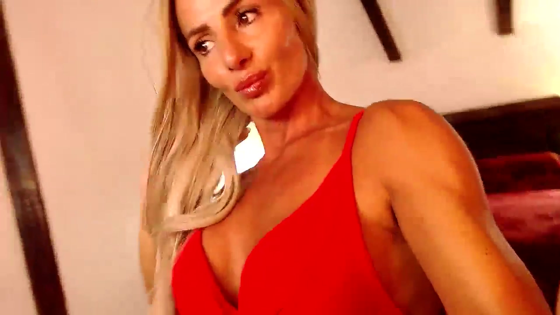 Gallery image thumbnail from lindaE's myfreecams stream on, 08/17/2024, 21:52 image 14 of 20
