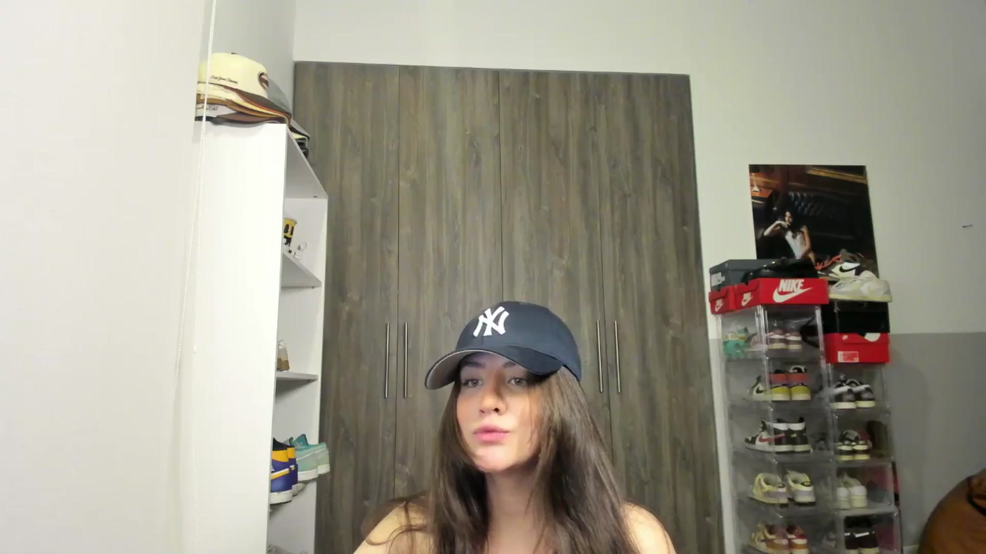Gallery image thumbnail from lindabluee's myfreecams stream on, 04/05/2025, 19:18 image 3 of 20
