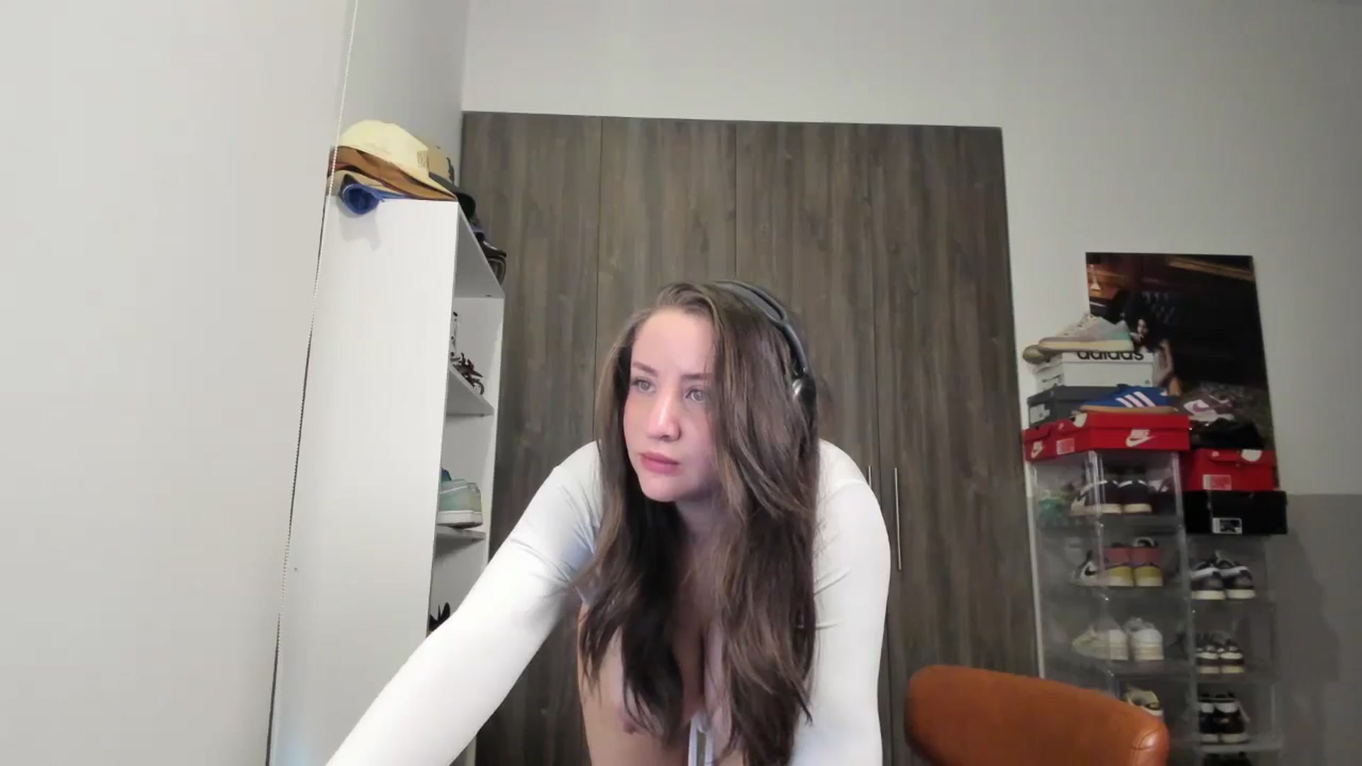 Gallery image thumbnail from lindabluee's myfreecams stream on, 05/26/2025, 18:21 image 11 of 20
