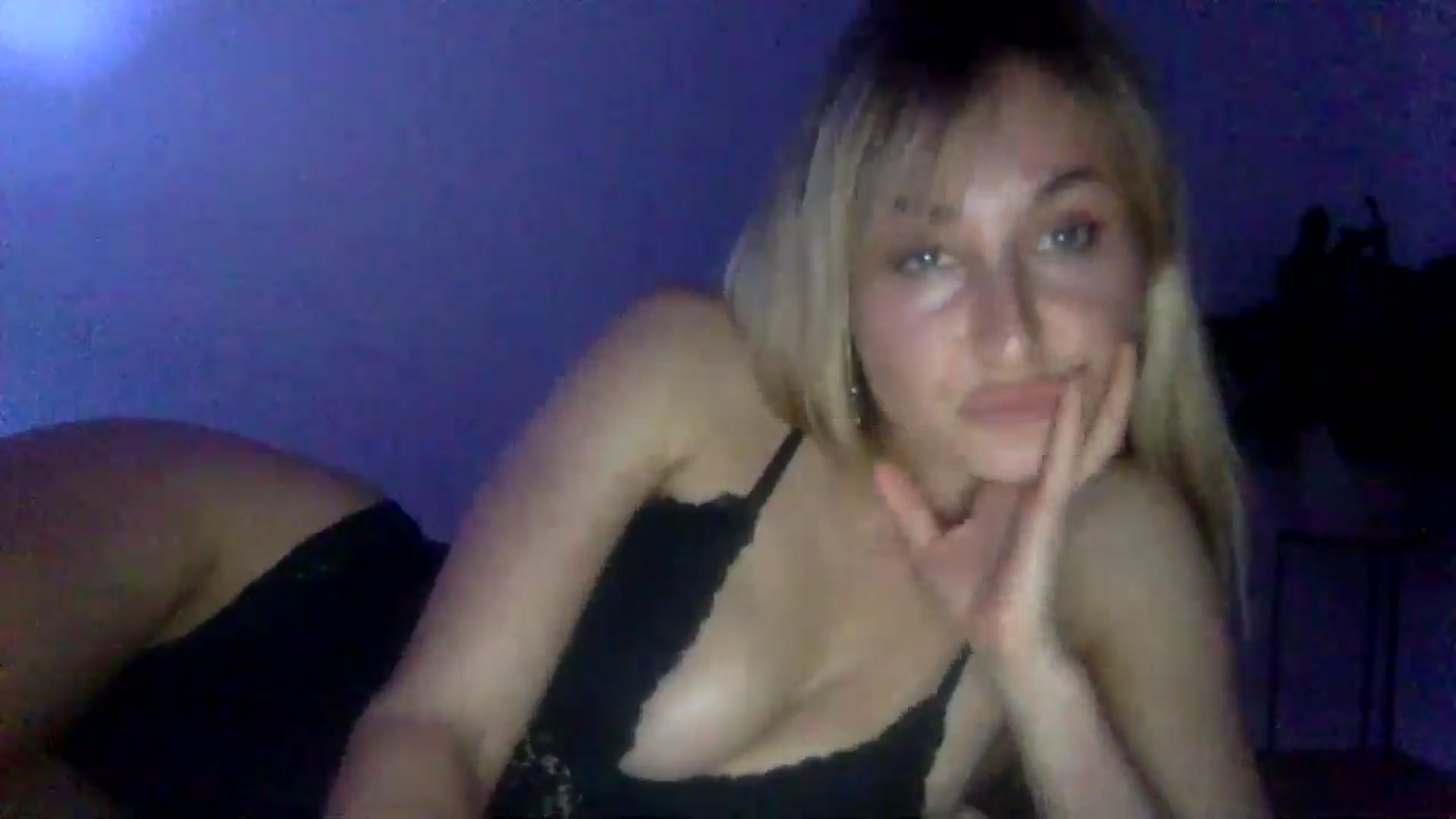 Gallery image thumbnail from lingerieyoga's myfreecams stream on, 06/12/2024, 04:06 image 15 of 20