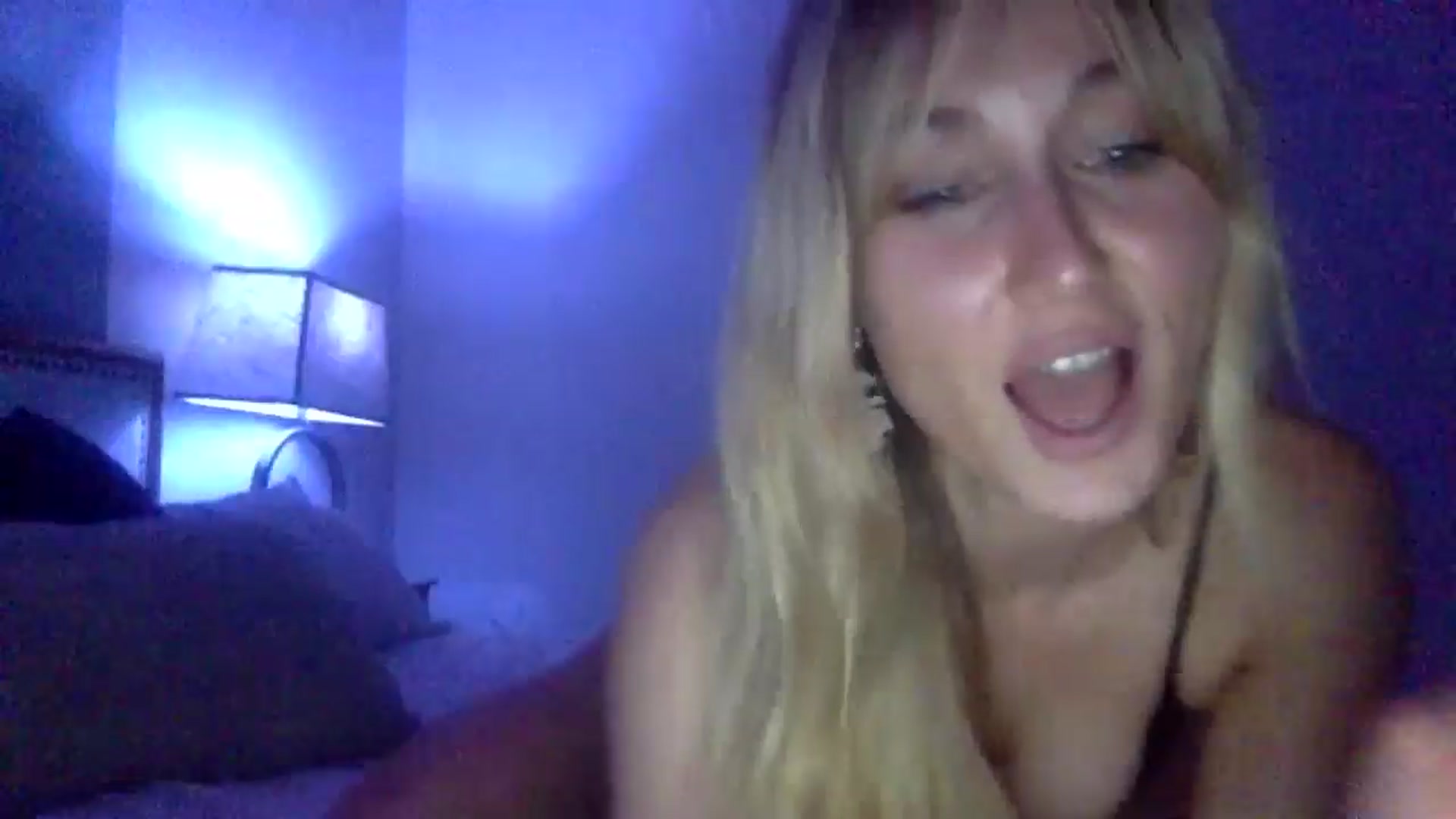 Gallery image thumbnail from lingerieyoga's myfreecams stream on, 06/12/2024, 04:06 image 11 of 20