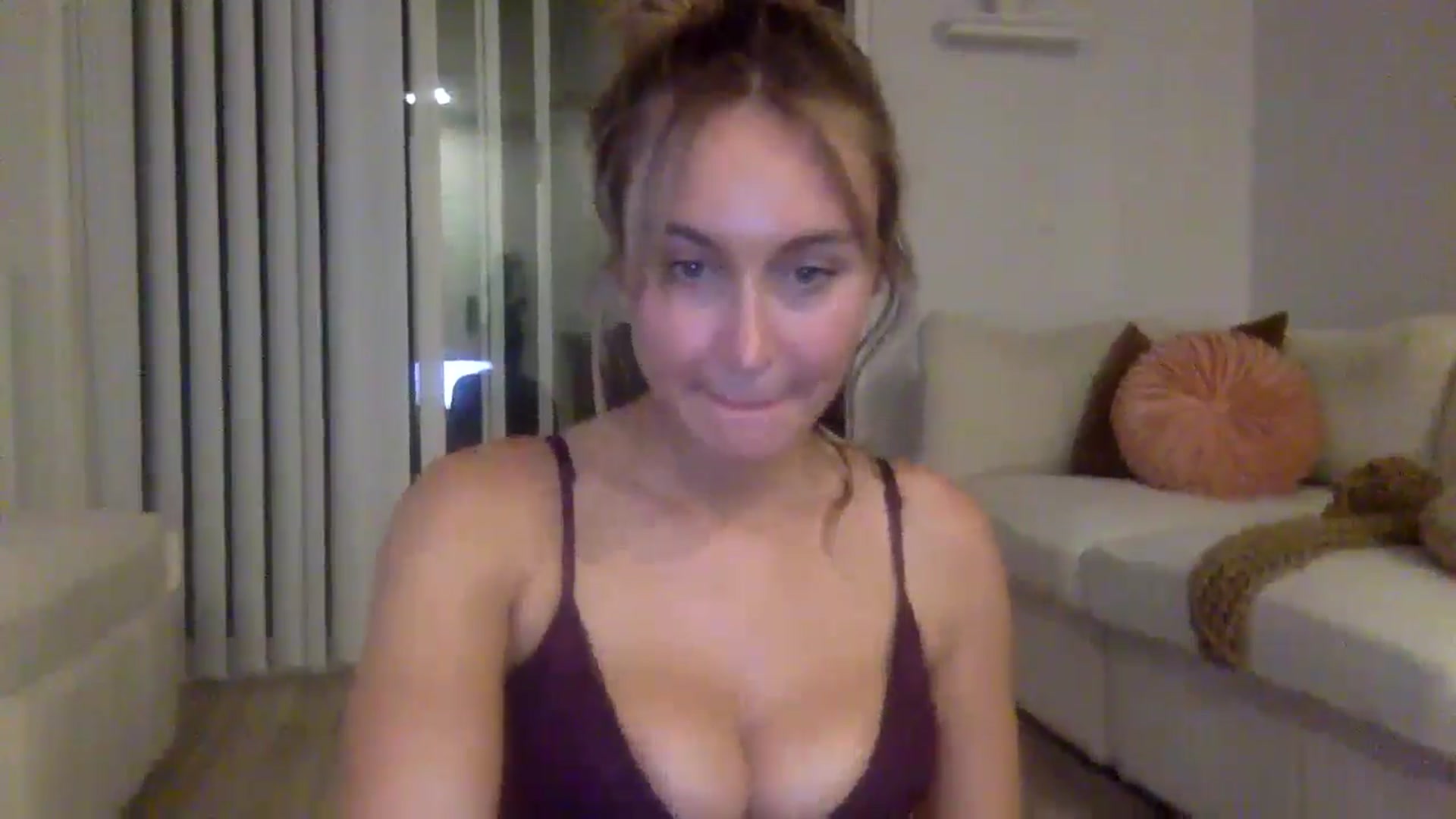 Gallery image thumbnail from lingerieyoga's myfreecams stream on, 06/25/2024, 04:36 image 15 of 20