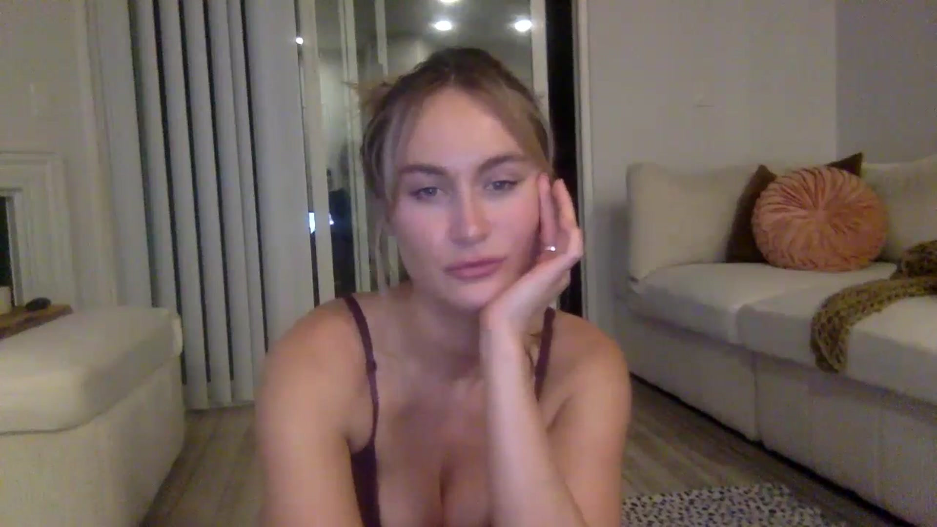 Gallery image thumbnail from lingerieyoga's myfreecams stream on, 06/25/2024, 04:36 image 18 of 20