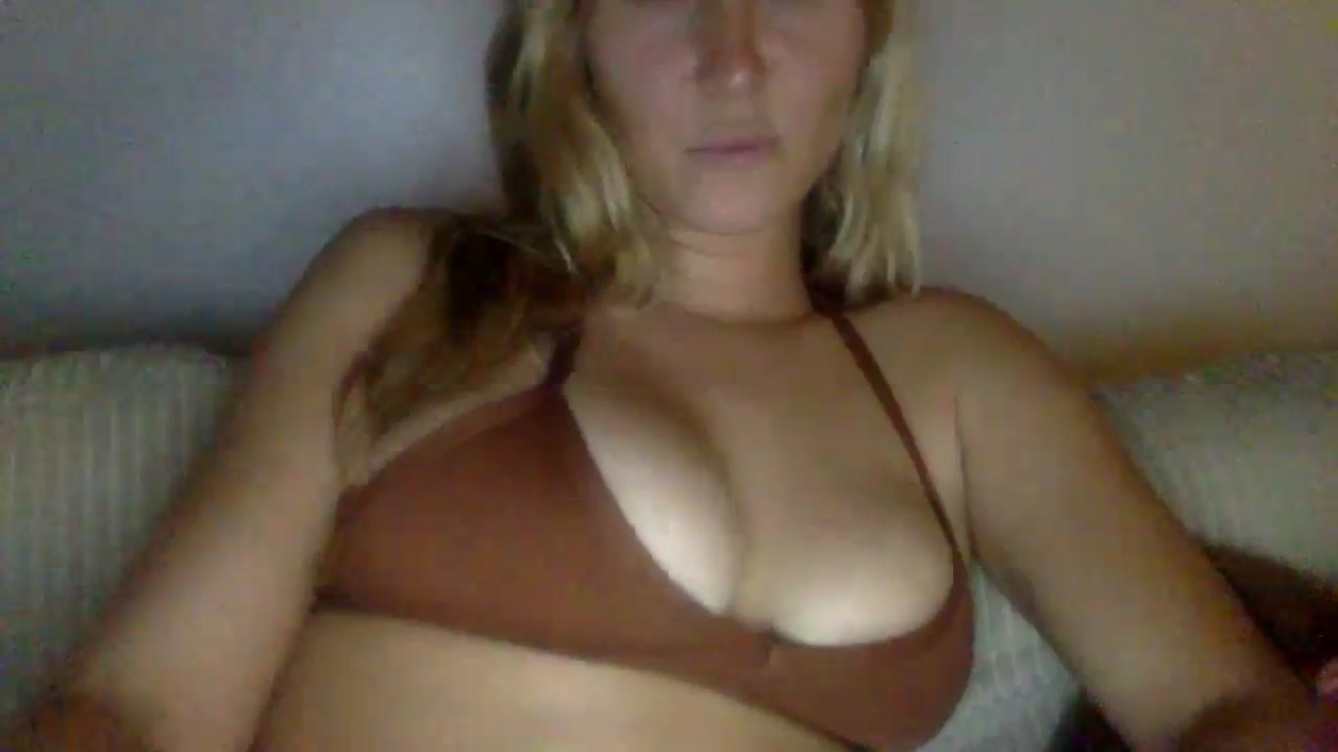 Gallery image thumbnail from lingerieyoga's myfreecams stream on, 07/15/2024, 05:02 image 18 of 20