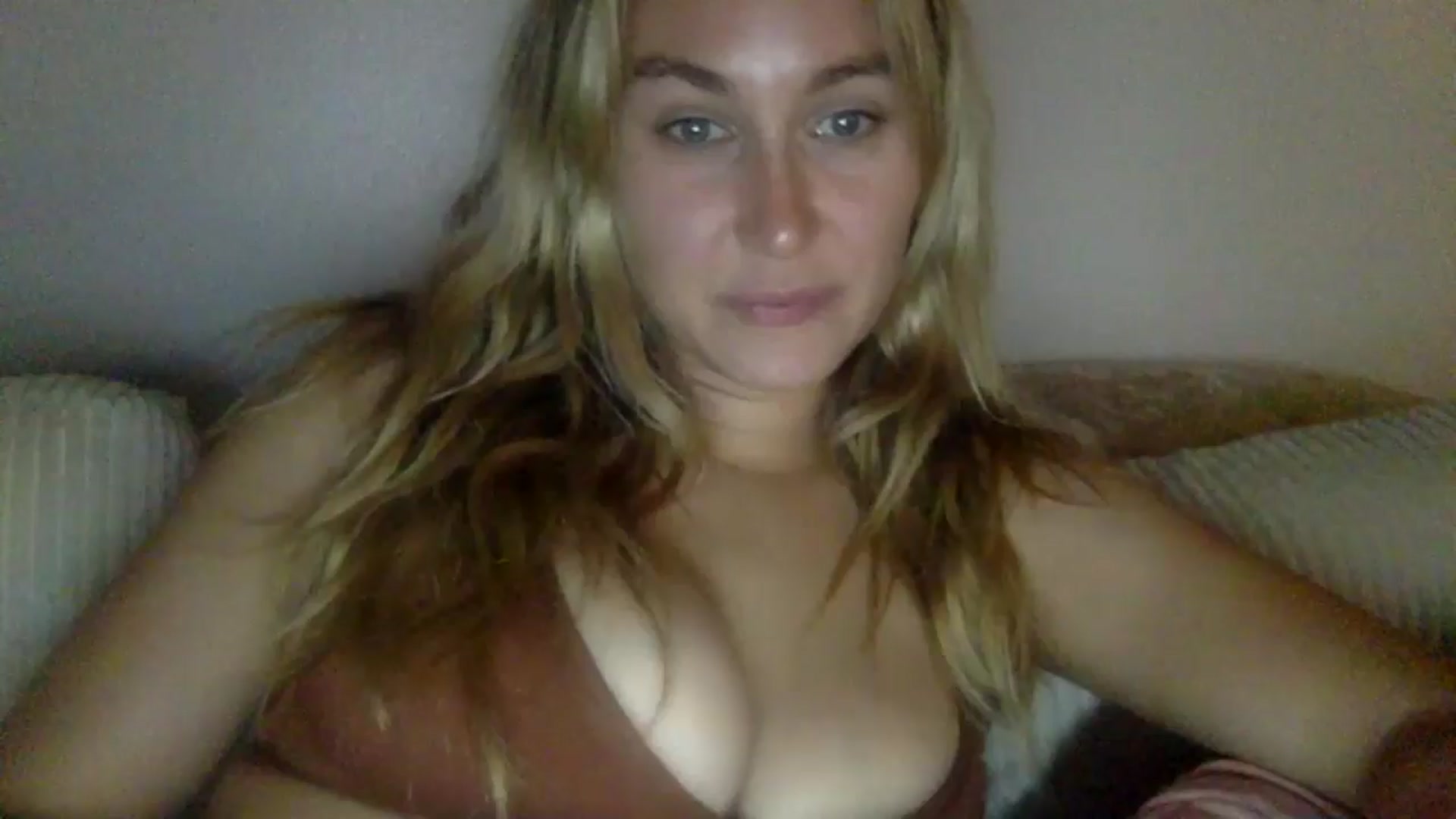 Gallery image thumbnail from lingerieyoga's myfreecams stream on, 07/15/2024, 05:02 image 4 of 20