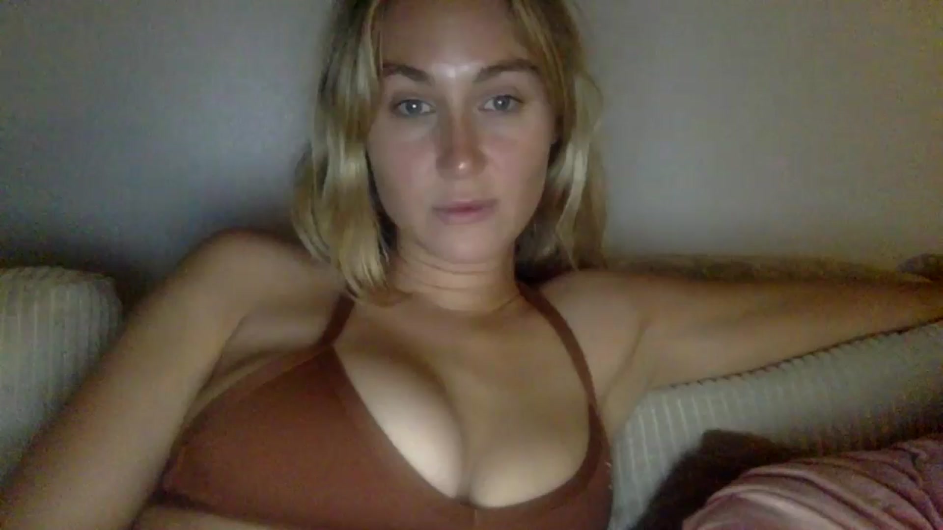 Gallery image thumbnail from lingerieyoga's myfreecams stream on, 07/15/2024, 05:02 image 8 of 20