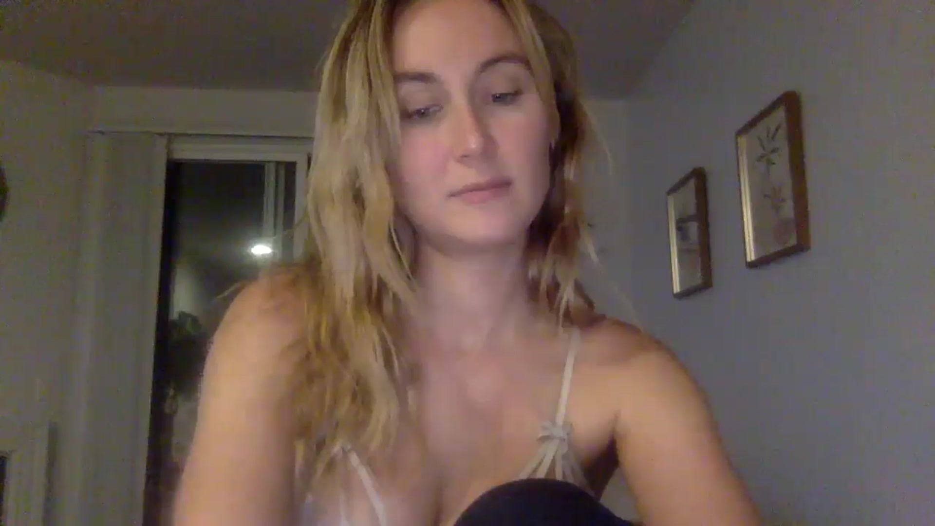 Gallery image thumbnail from lingerieyoga's myfreecams stream on, 07/17/2024, 05:21 image 12 of 20