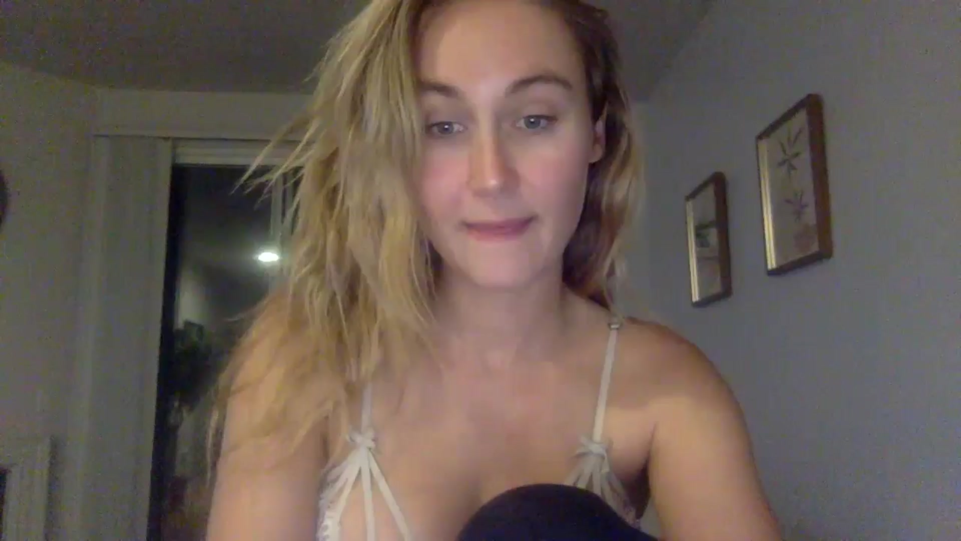 Gallery image thumbnail from lingerieyoga's myfreecams stream on, 07/17/2024, 05:21 image 6 of 20