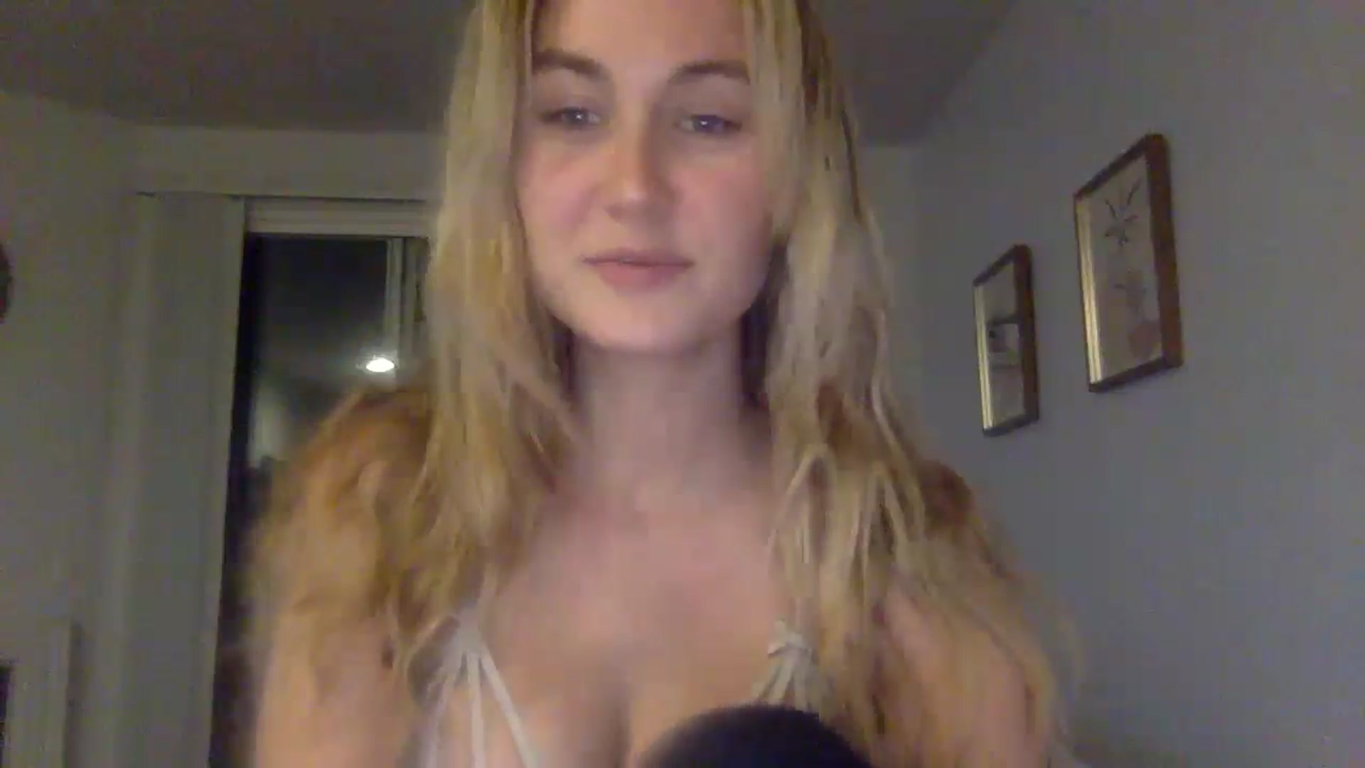 Gallery image thumbnail from lingerieyoga's myfreecams stream on, 07/17/2024, 05:21 image 2 of 20