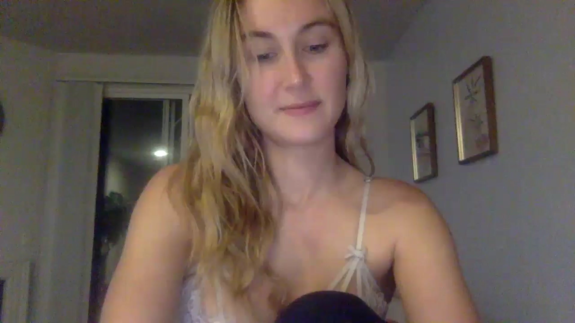 Gallery image thumbnail from lingerieyoga's myfreecams stream on, 07/17/2024, 05:21 image 1 of 20